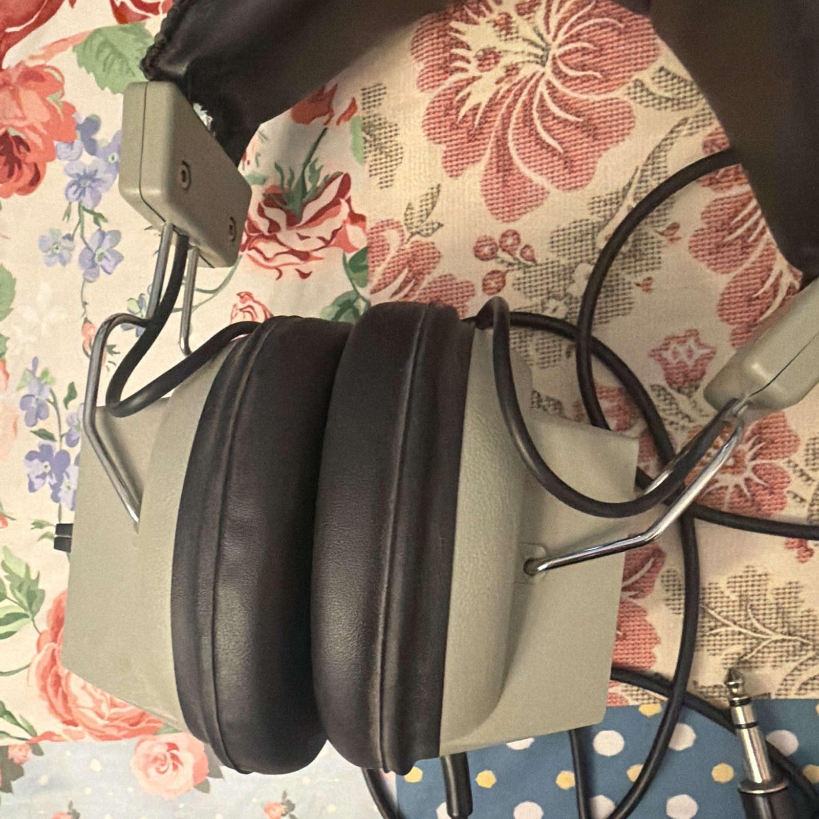 Realistic Nova 16 Stereo Headphones 40mm 8ohm 1/4″ 6ft L/R Volume Gray
