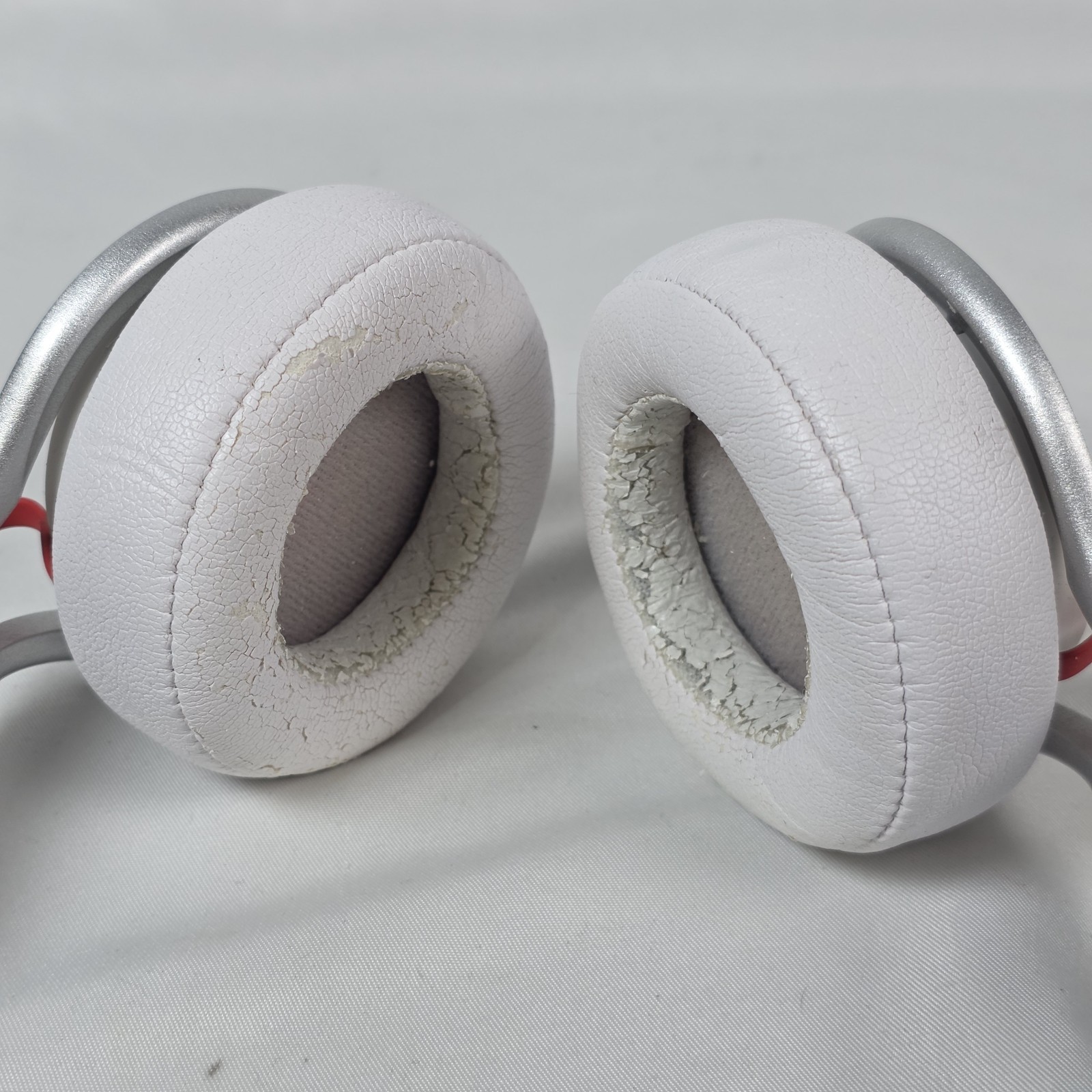 Beats Mixr DJ Headphones – White – Broken but work *Headphones Only*