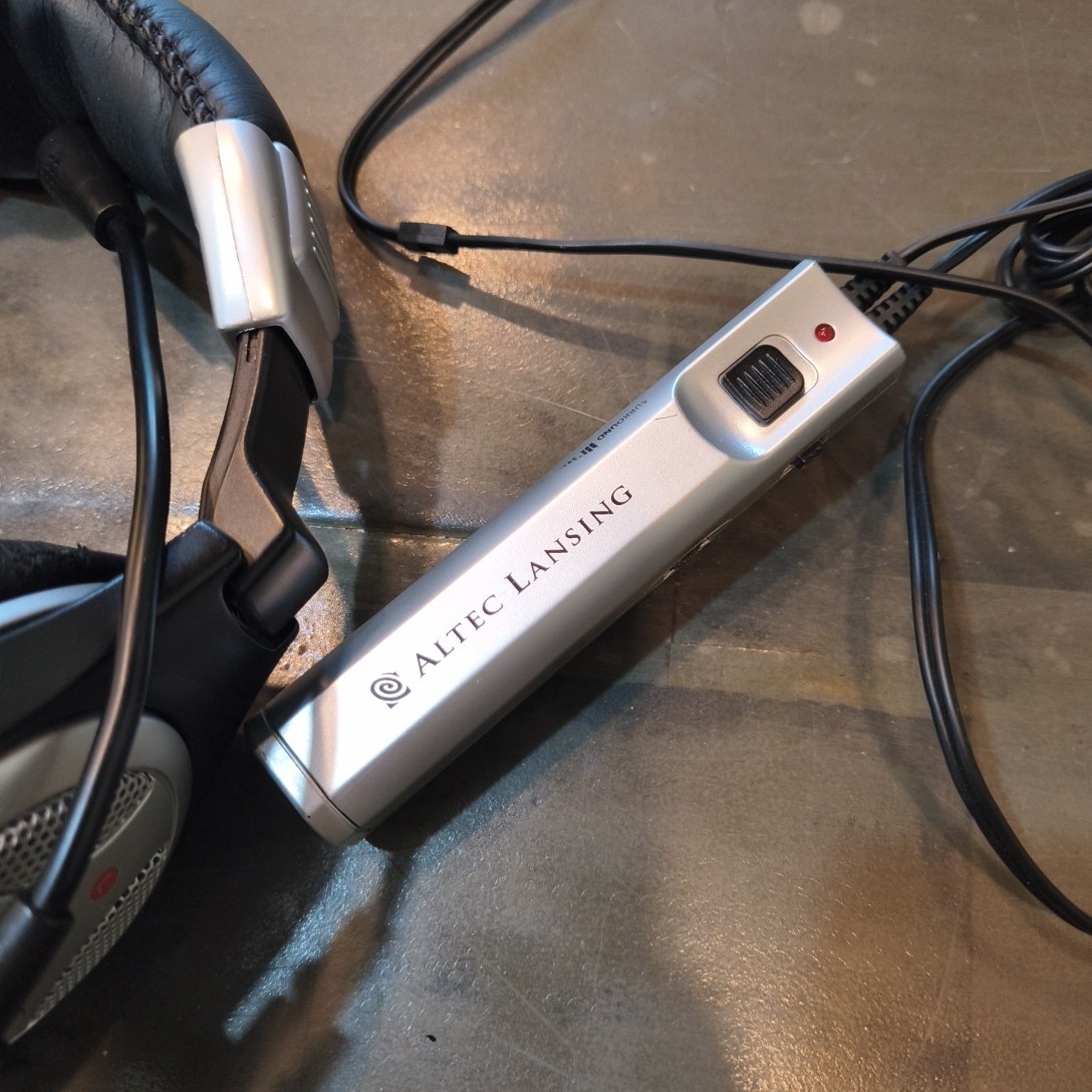Altec Lansing AHS602i Retro Gaming Headset – Silver/Black – 2005