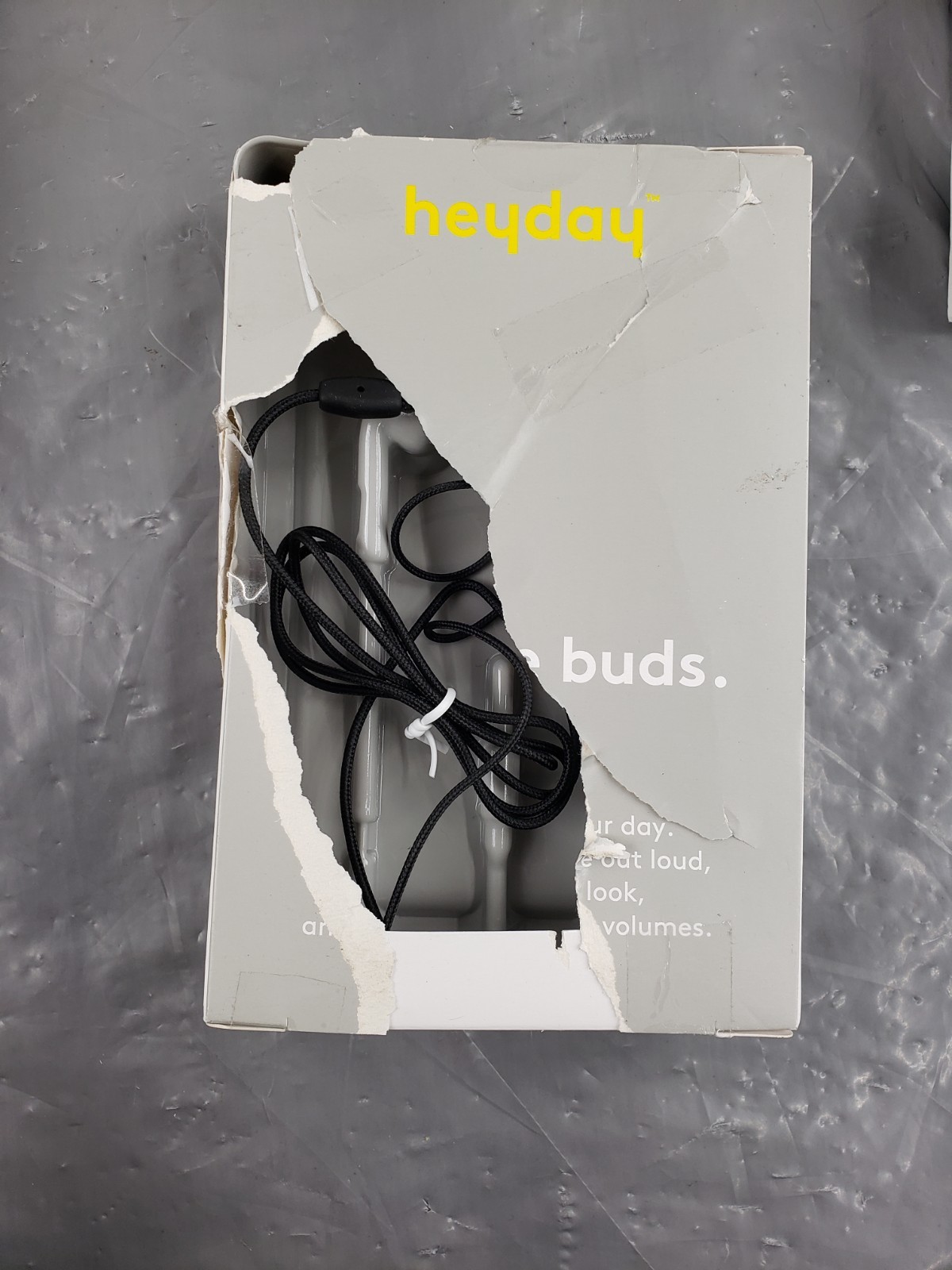 New LOT OF 9 heyday Corded Earbuds 3.5mm Plug Micro with Remote Comfort Fit