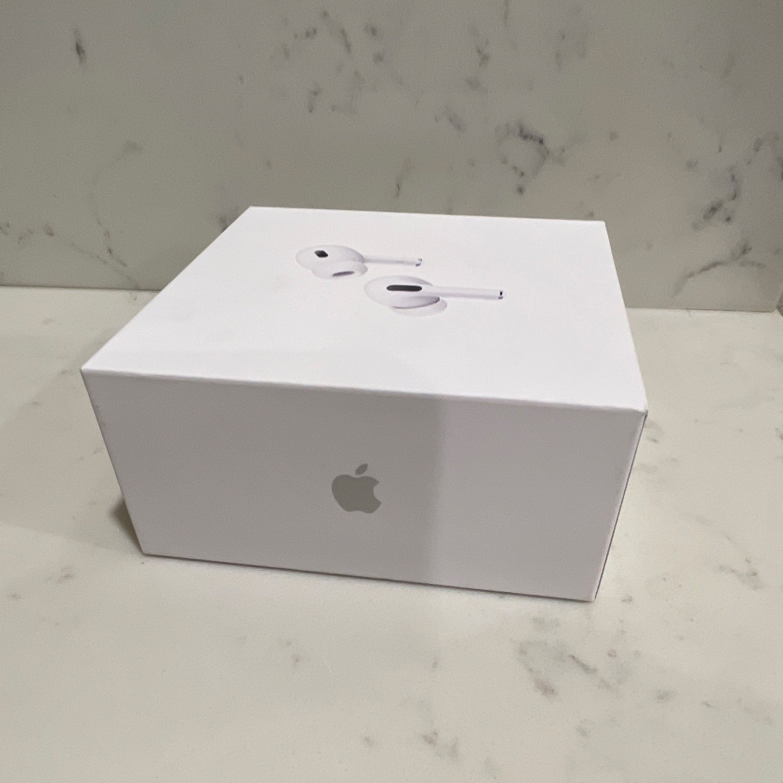 Apple AirPods Pro 2nd Gen MagSafe Case Bluetooth Wireless In-Ear Mic White