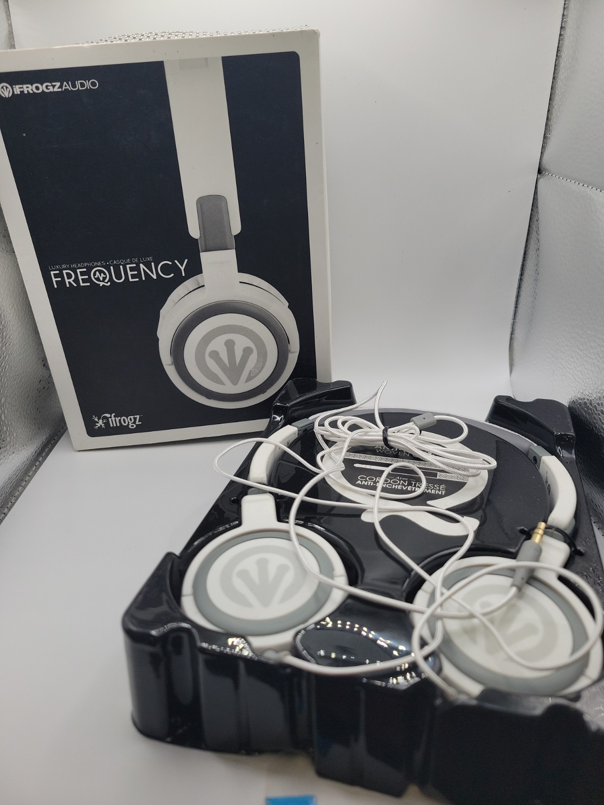 iFrogz Frequency On-Ear Foldable Headphones 40mm Driver – White | New Open Box