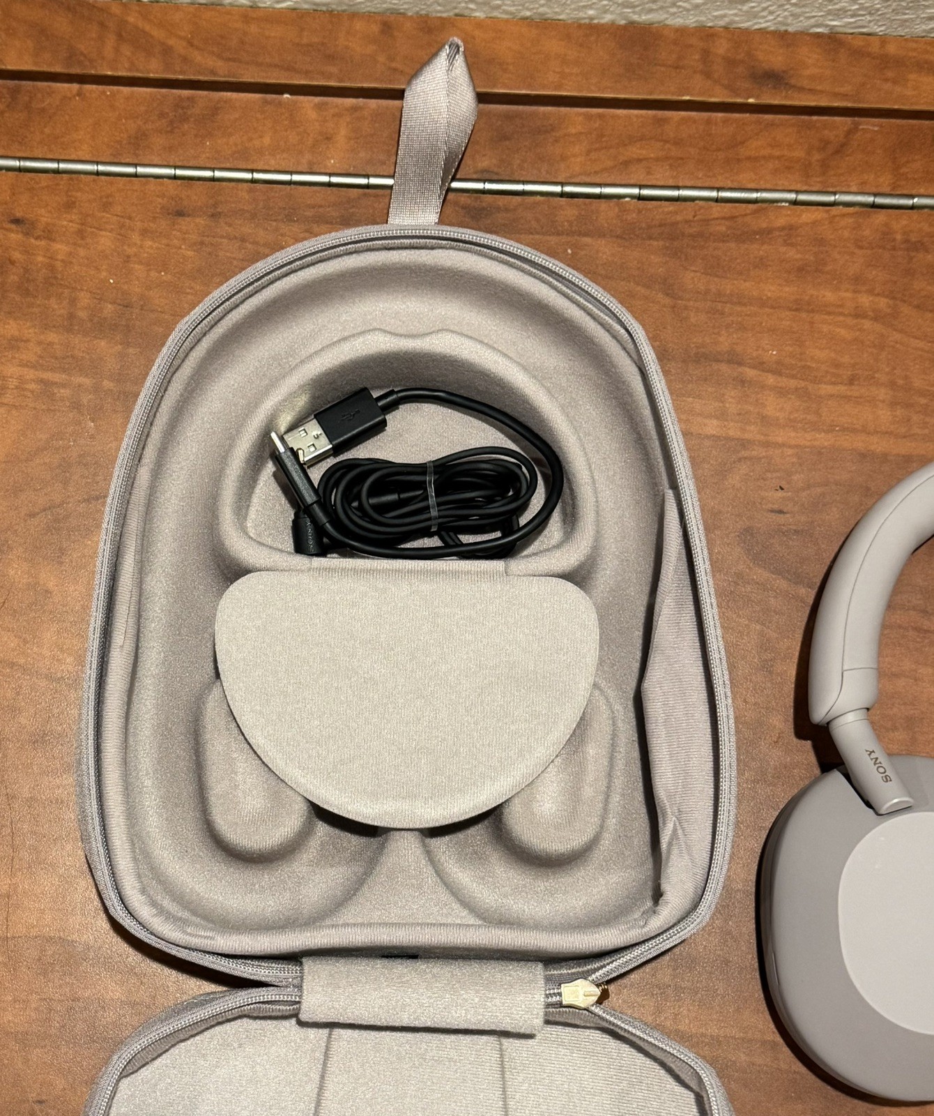 Sony – WH1000XM5 Wireless Noise-Canceling Over-the-Ear Headphones – Smoky Pink