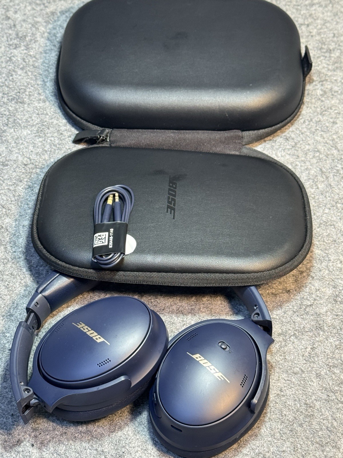 Bose QuietComfort Headphones Wireless Bluetooth Headphones,Active Over Ear Noise