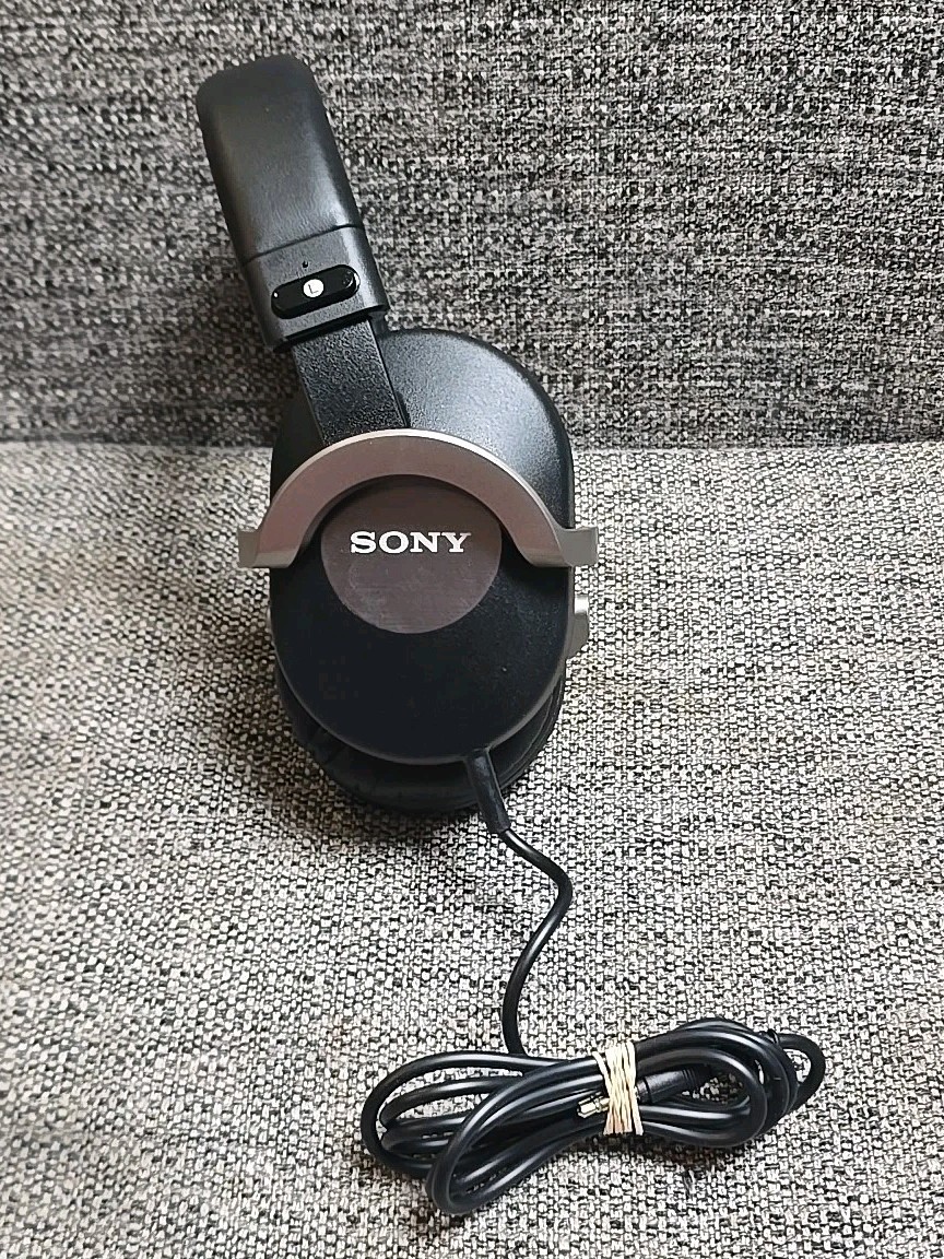/RARE 2010 SONY MDR-ZX700 ZX Series Stereo Headphones. Made In Thailand.