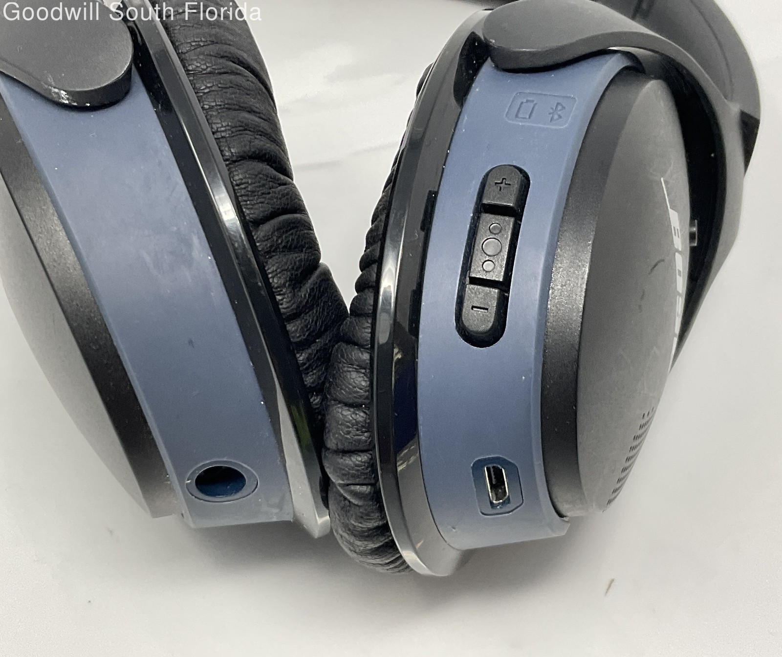 Bose Blue And Black Headphones With AUX & USB Charging Cable And Black Case NCL