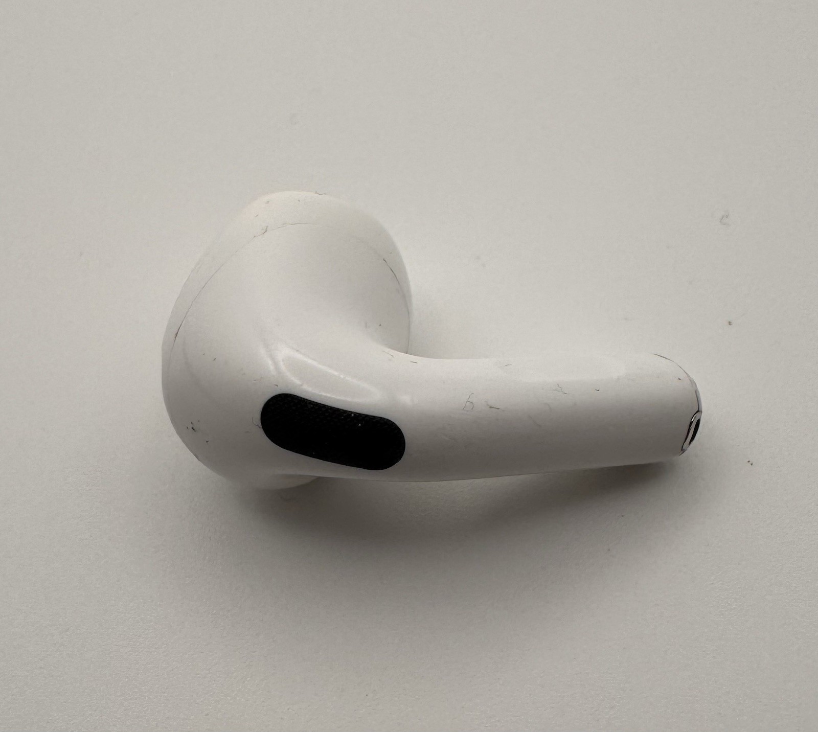 APPLE AIRPODS 4TH GENERATION USB-C NON ANC A3058 – White W/CHARGING CASE USED