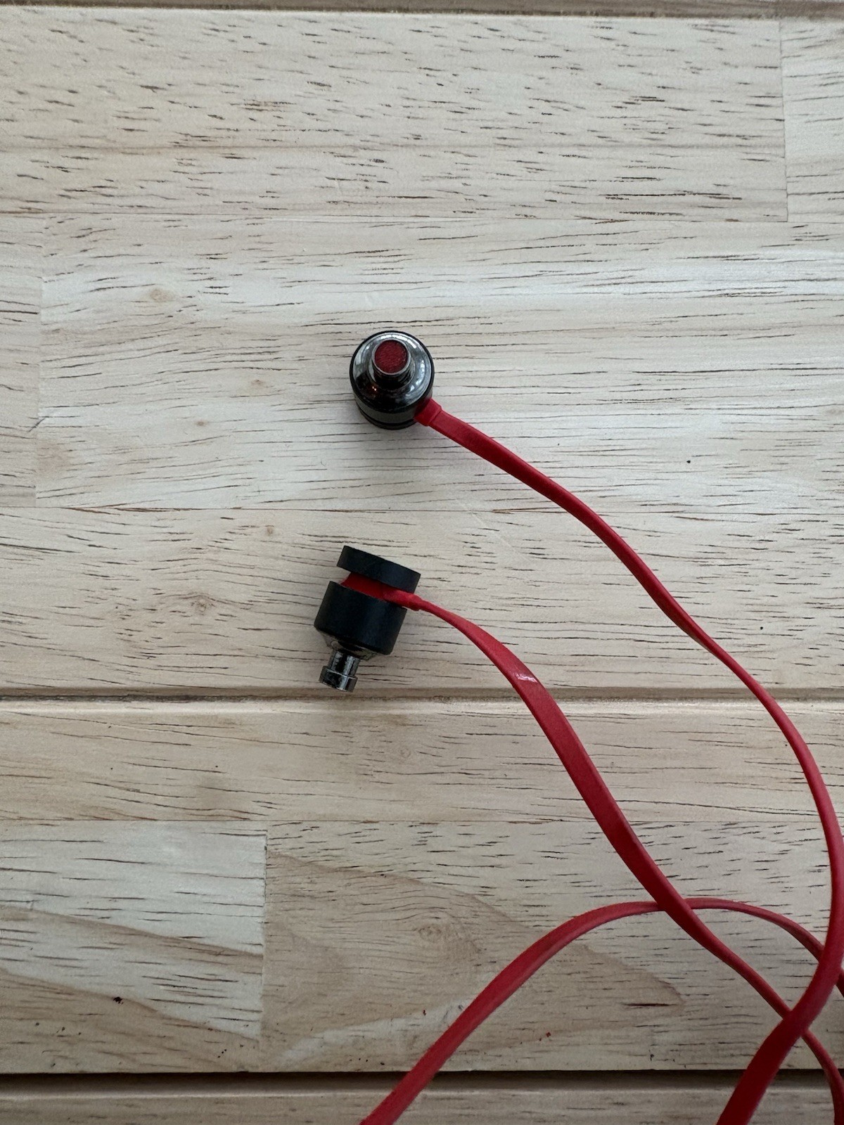 Beats By Dr. Dre UrBeats Earphones Red Black Case Extension ￼￼
