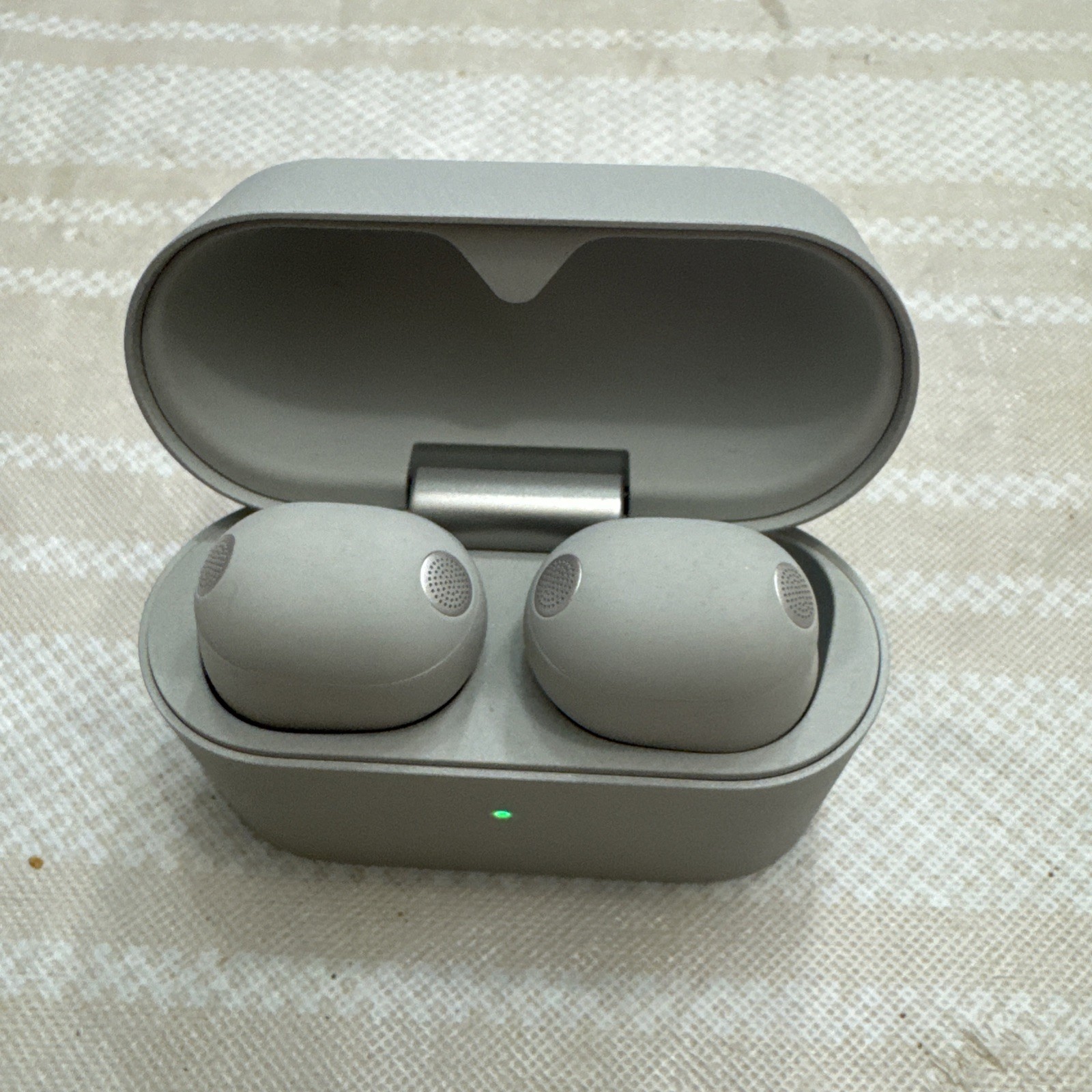 Genuine Sony WF-1000XM6 Wireless Noise Cancelling Earbuds – Platinum Silver