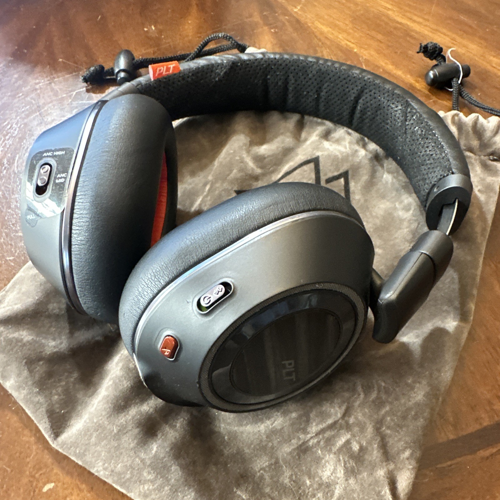 Plantronics B8200 Noise Cancelling Wireless Headphones + Bluetooth