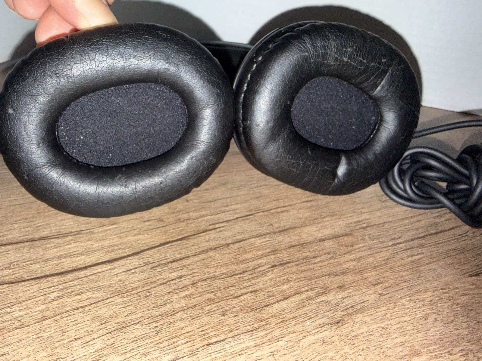 GREAT CONDITION Audio-Technica ATH-M20X Professional Studio Monitor Headphones