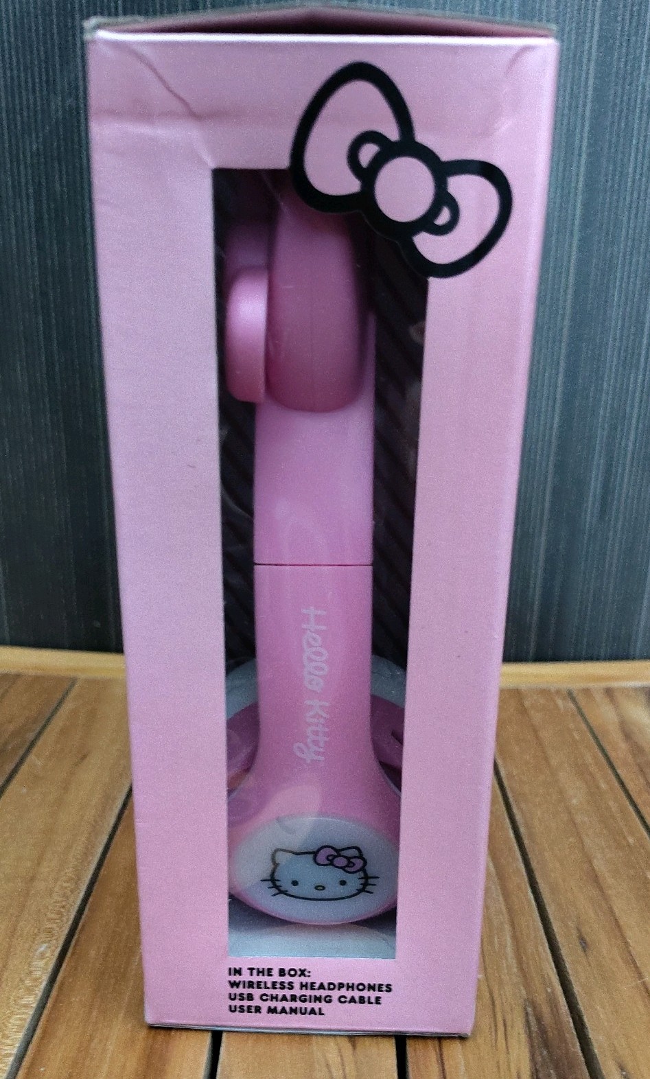 Hello Kitty Wireless Light Up Headphones Bluetooth Pink White Sanrio NIB