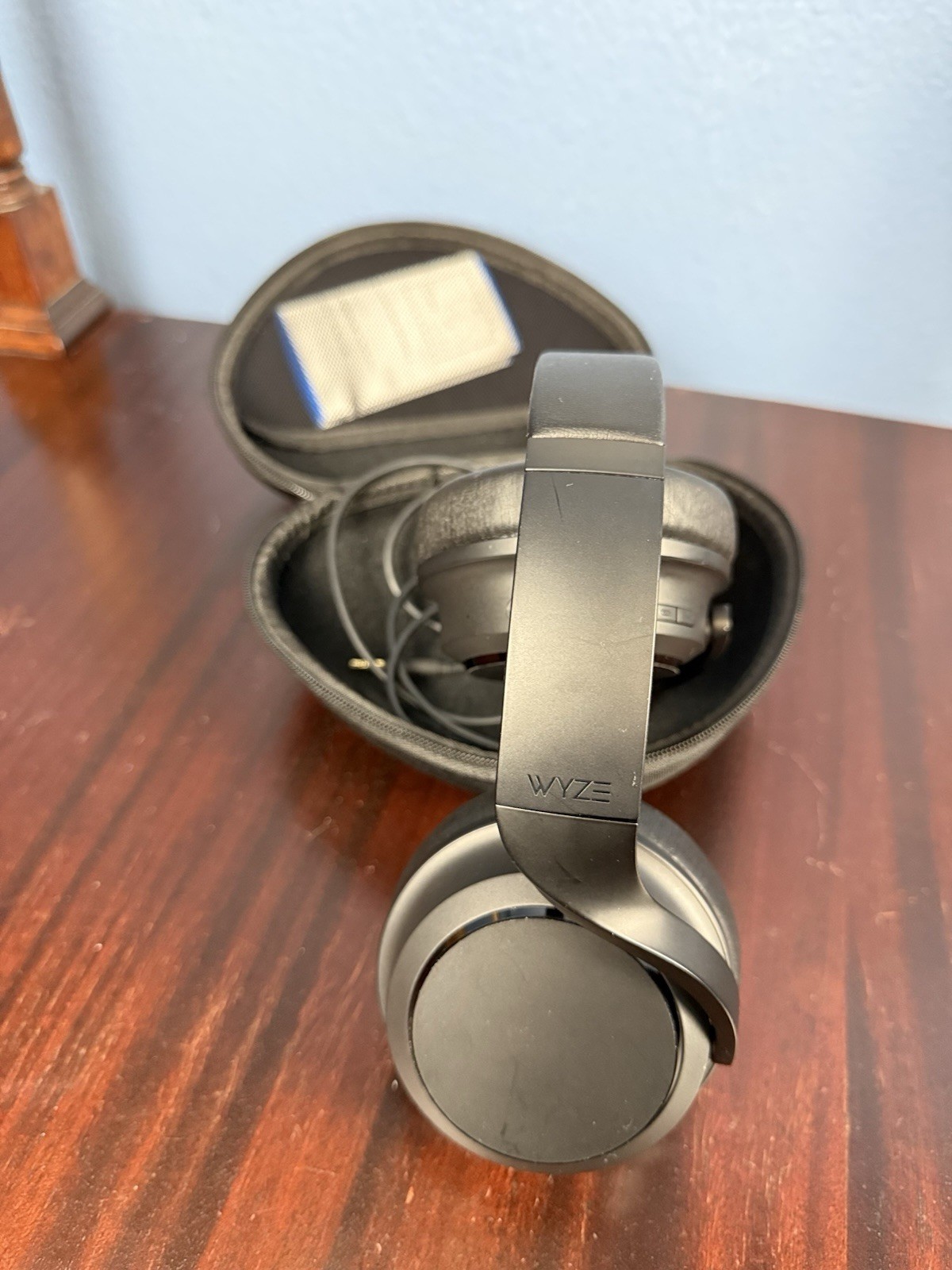 Wyze Wireless Headphones, Active Noise Canceling W Travel Case EUC