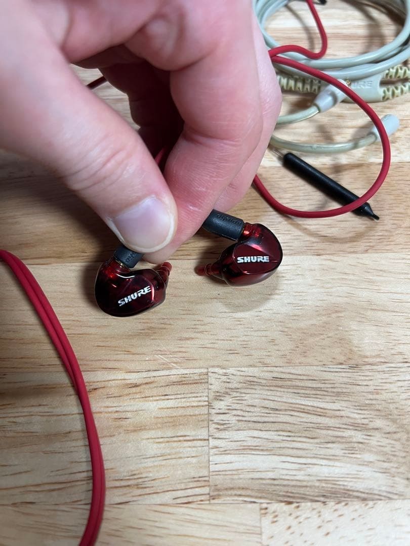 Shure SE535 Red Sound Isolating In-Ear Stereo Headphones Tested w/box Rare O66