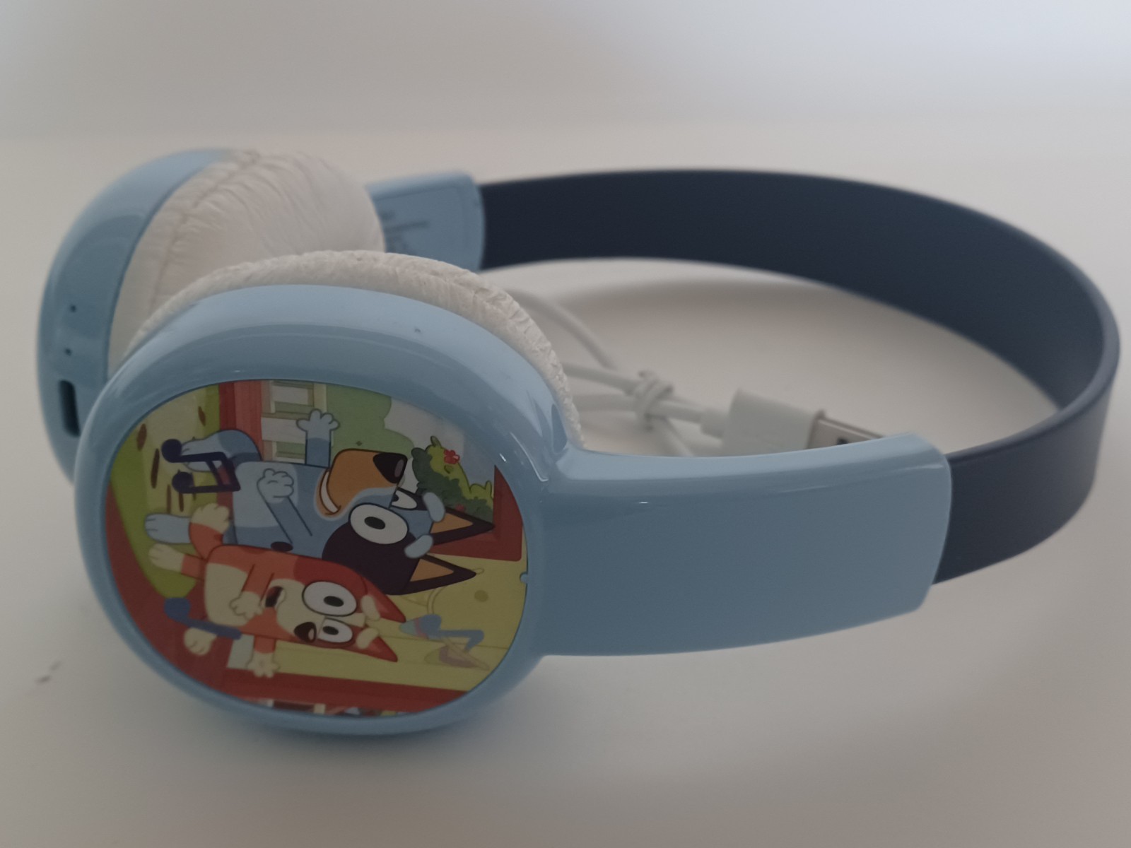 Bluey Bluetooth Kid Safe Headphones, Built-in Mic, Rechargeable, Blue/White