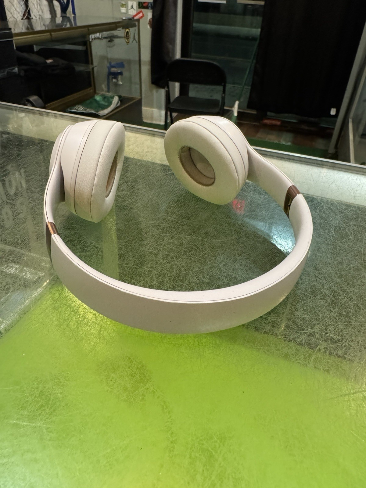 Beats Solo 4 by Dr. Dre White Over-Ear Headphones WHITE – Tested Works
