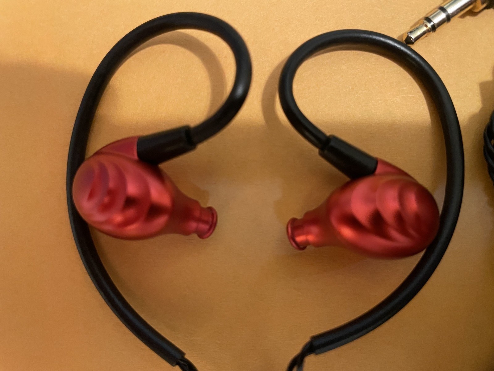 FIIO F9SE RED IN EAR MONITORS – EXCELLENT CONDITION