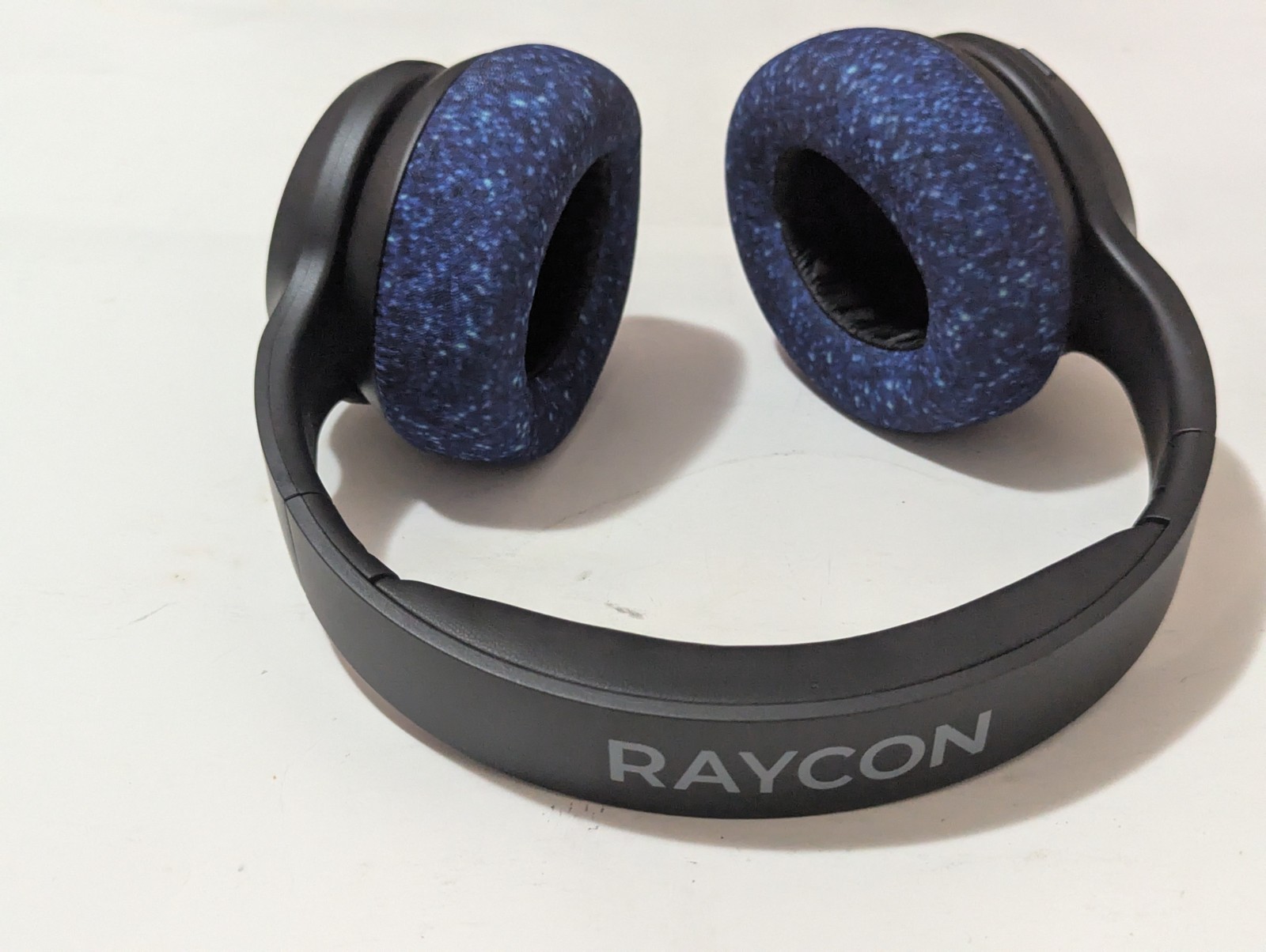 Headphone Raycon The Fitness Bluetooth Over-Ear Headphones Cobalt Blue Ear Pads.