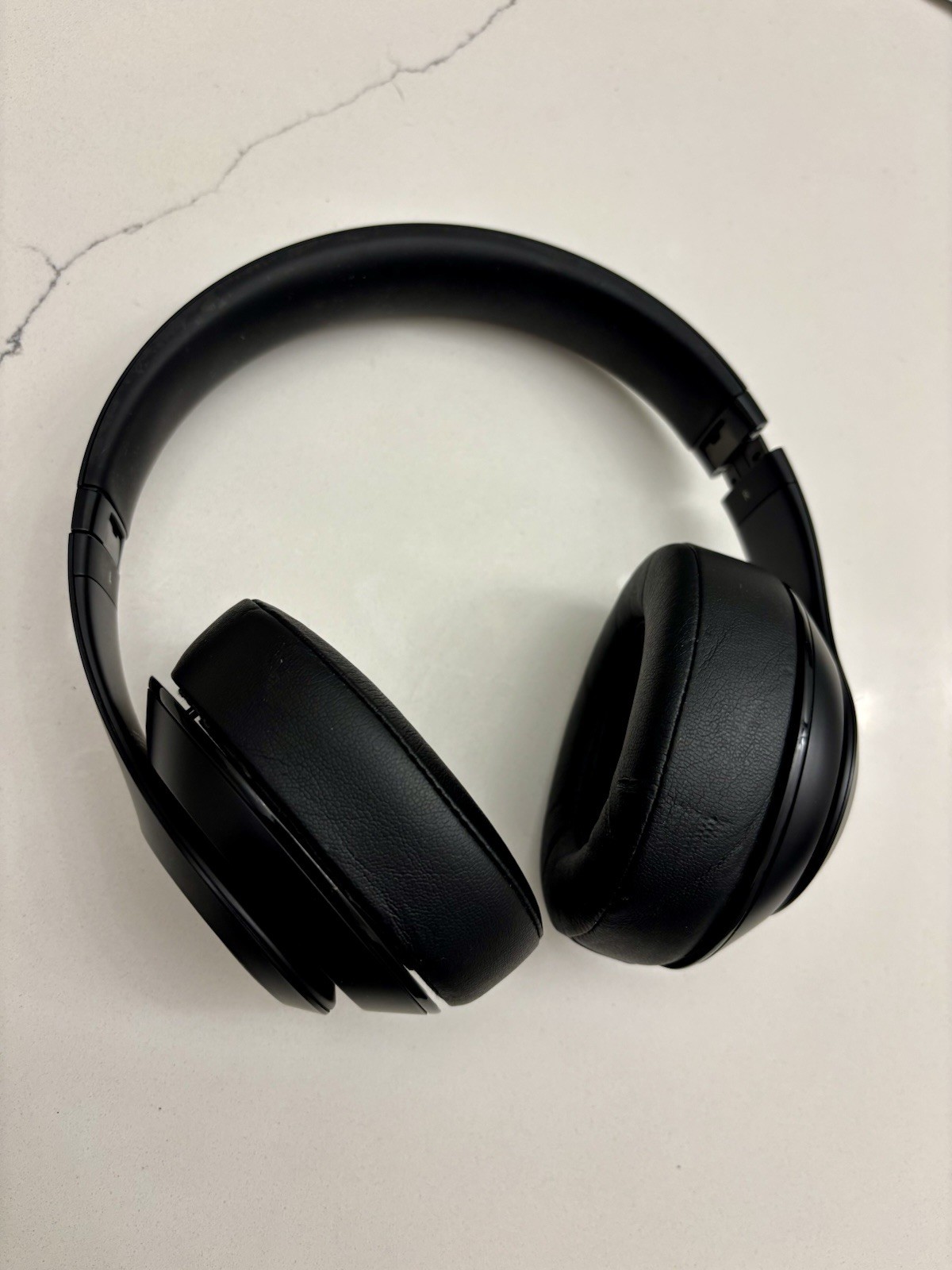 Beats by Dr. Dre Studio3 Over the Ear Wireless Headphones – Black