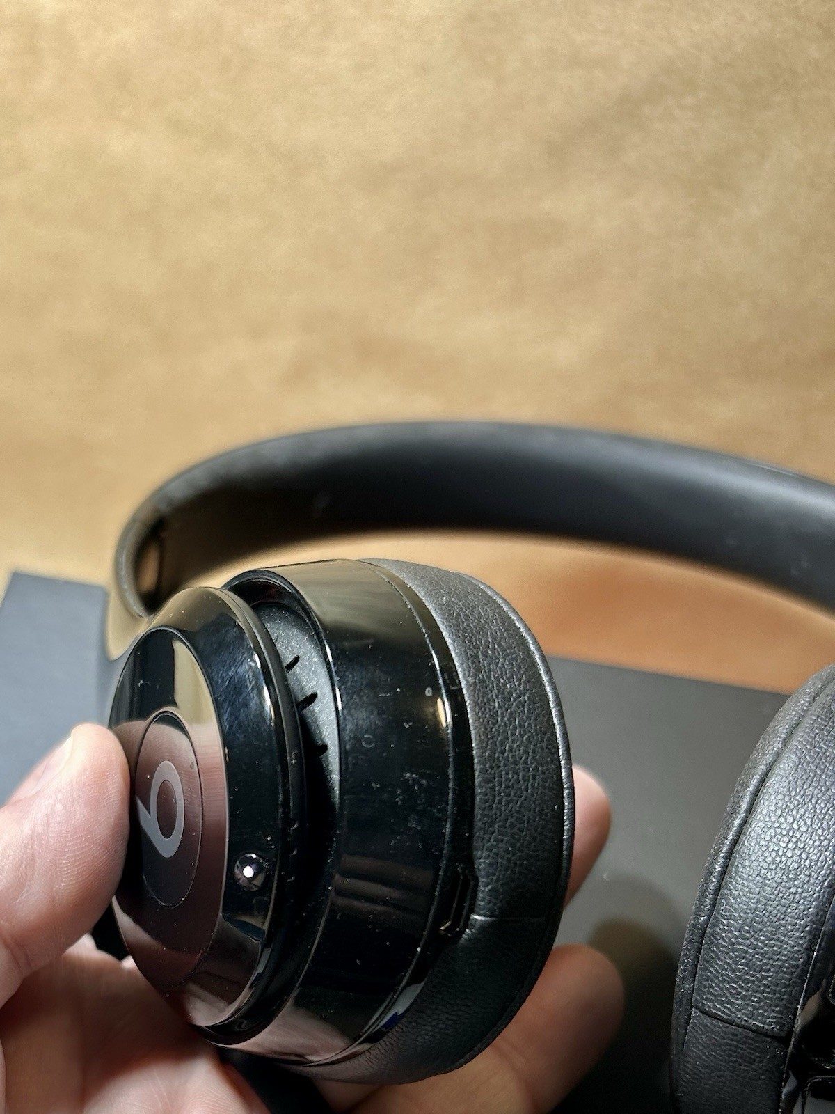 Beats by Dr. Dre Solo3 Over the Ear Headphone – Gloss Black Clean Condition