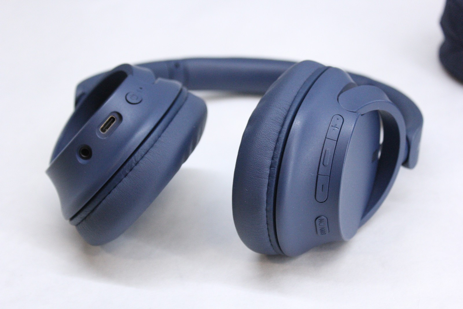 Sony YY2966 WH-CH72 Wireless Bluetooth Headphones -Tested, with case (no cables)