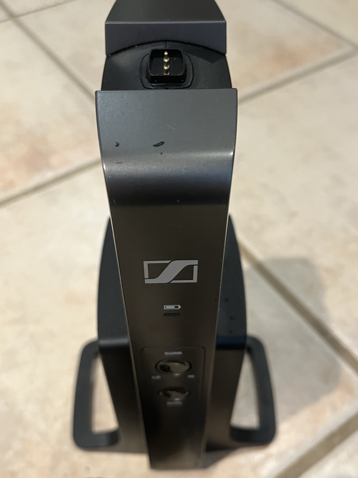 Wireless Sennheiser HDR 175 Headphones with TR 175 Charging Stand See Pics Denny