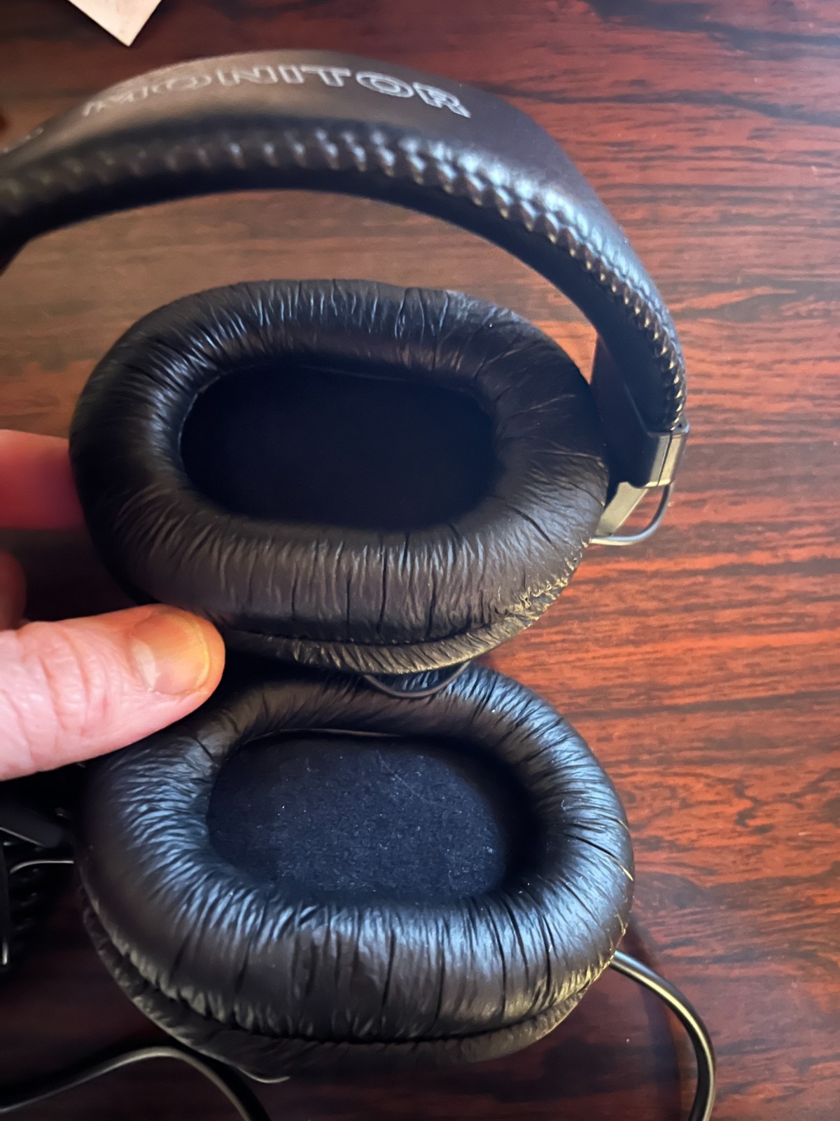 Sony MDR-7506 Professional Large Diaphragm Headphones + Case – Free Shipping