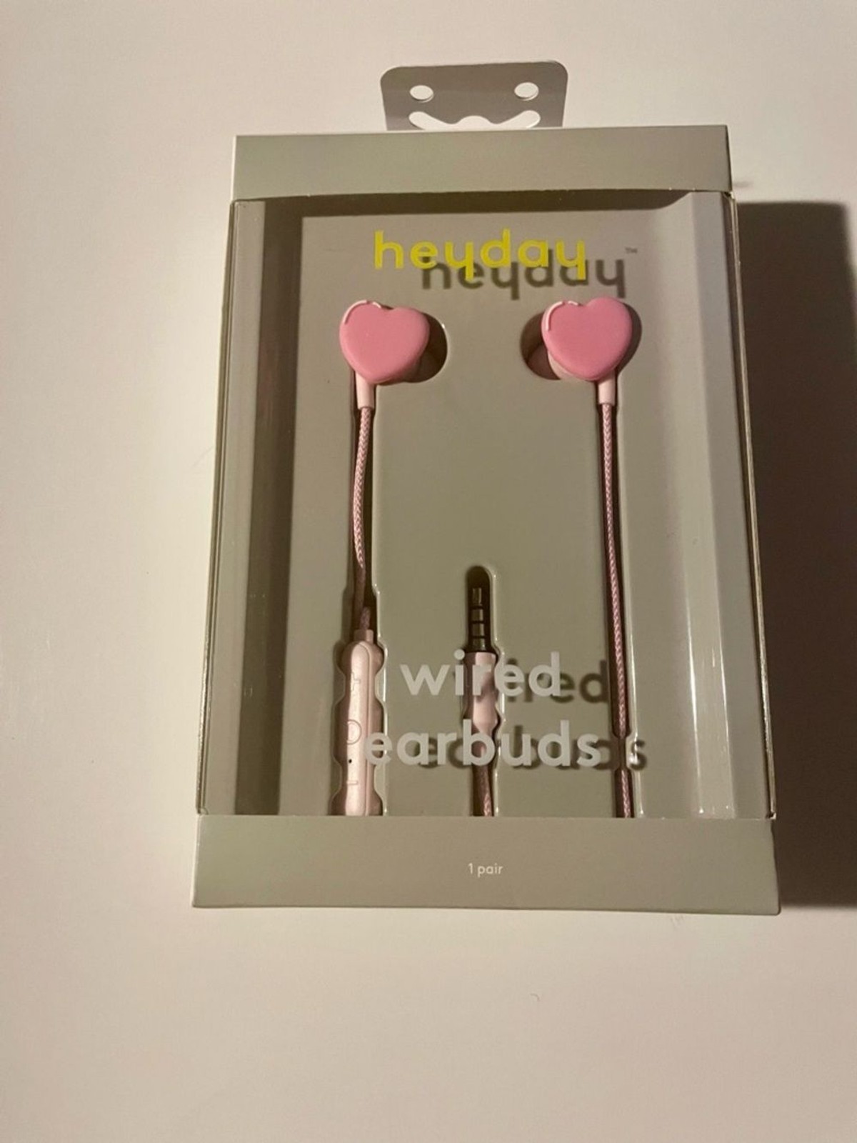 heyday Bright Heart Wired Earbuds New Sealed 3.5 MM Aux Mic Remote Cute Music