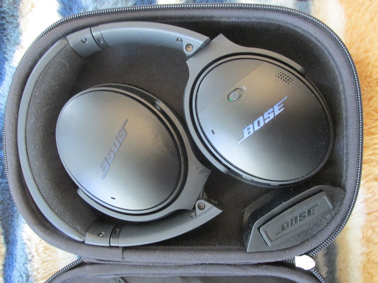Bose QuietComfort 35 Over the Ear Wireless Headphones – untested 2 pairs