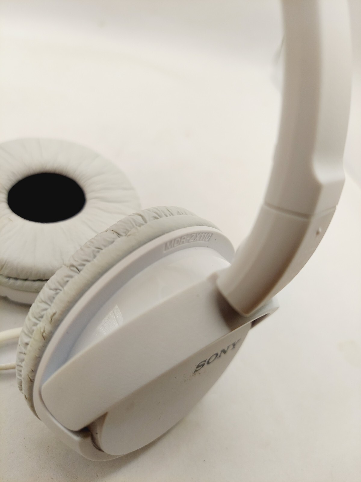 Sony MDR-ZX110 Ear-Pad (On the Ear) Headband Foldable Headphones – White