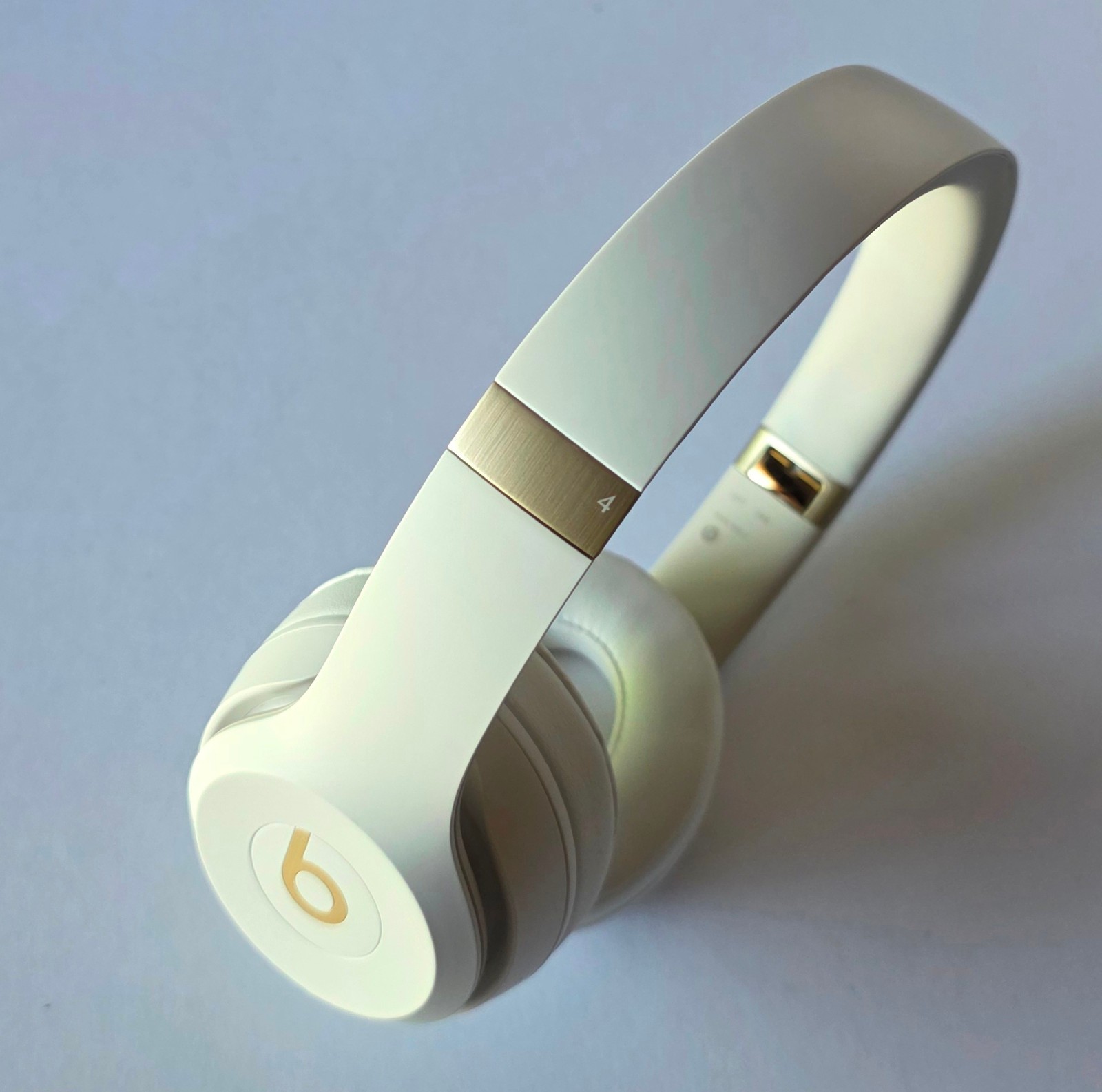 Unused OEM White & Gold Beats Solo 4 Wireless Headphones MC2M4LL/A in Bulk Pkg