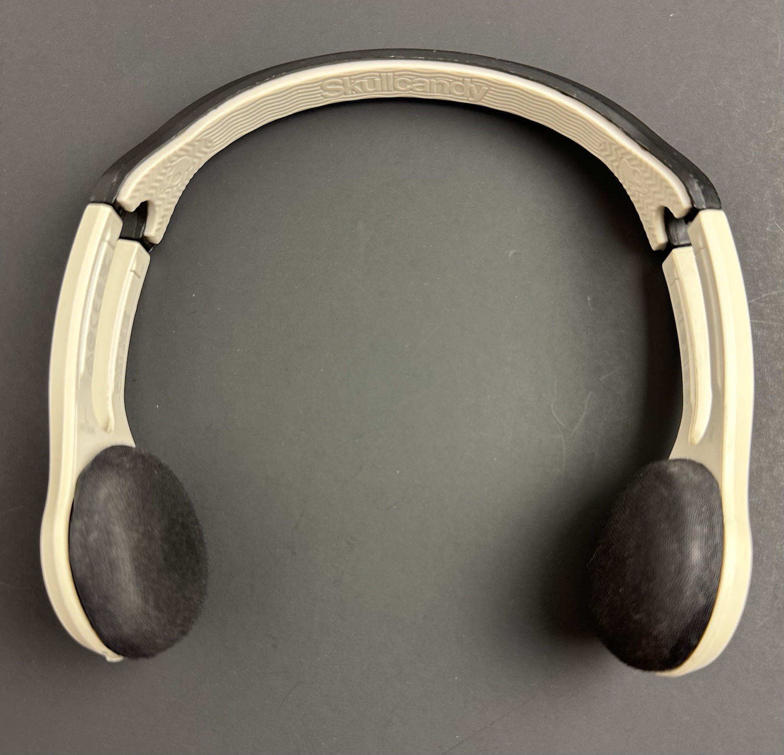 Skullcandy icon Wireless Headphones, Model: S51BW, W/ Charger Cable ( Tested )
