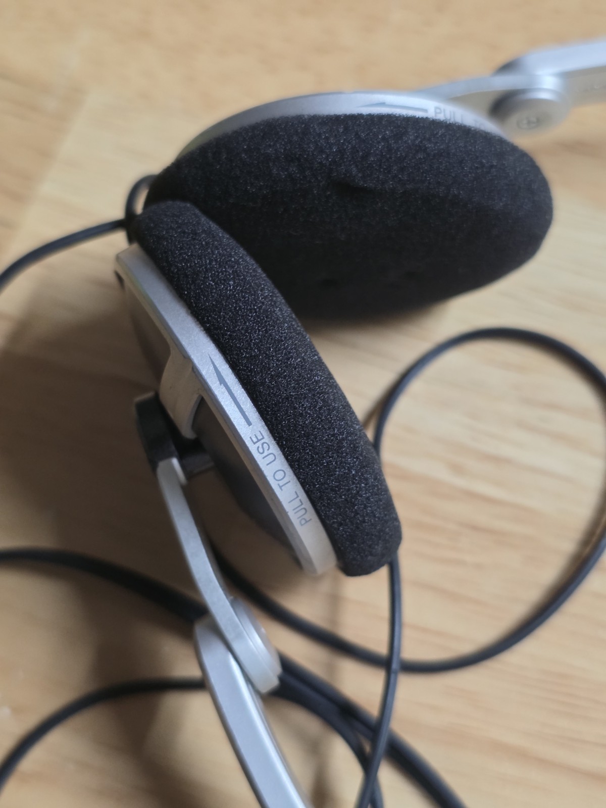 Genuine Vintage Sony MDR-710 Wired Foldable Headphones ** TESTED And WORKS **