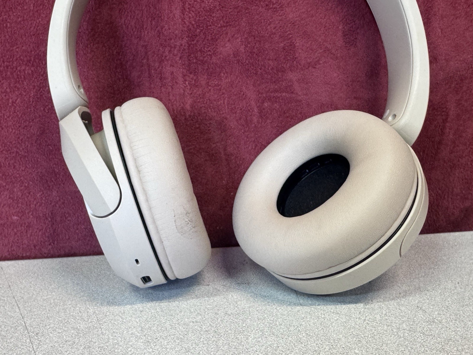 Sony Over Ear Wireless Bluetooth Headphones WHCH520 – BEIGE