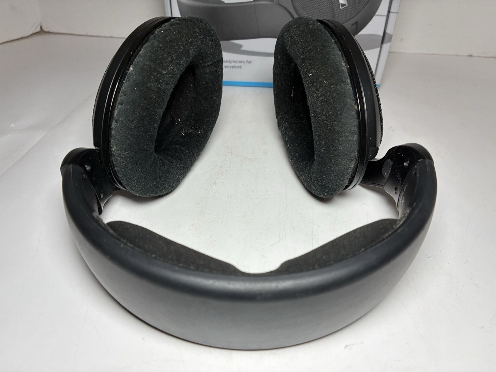 Sennheiser HD 560S Audiophile Headphones Over-The-Ear – Free shipping