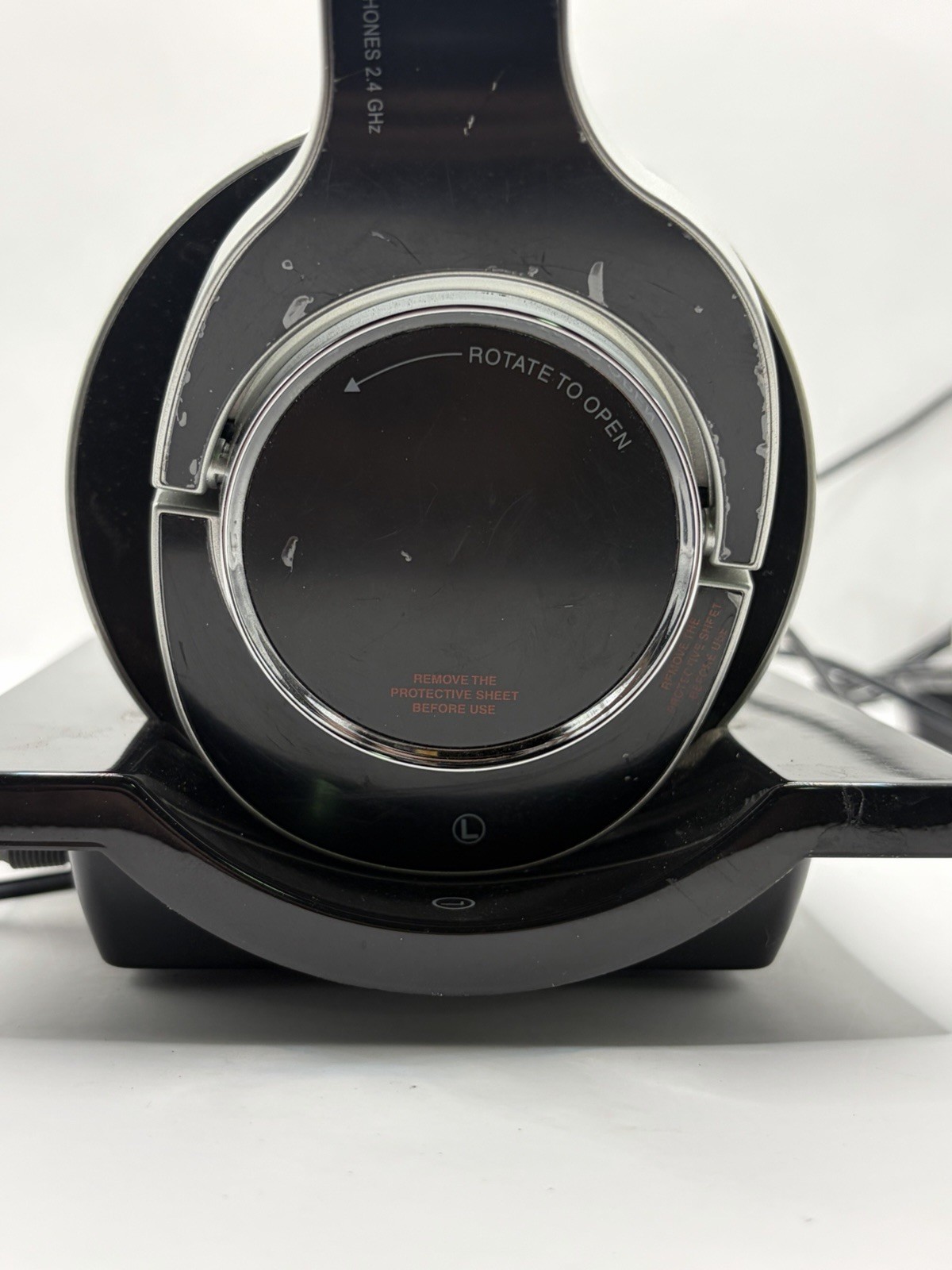 Radio Shack 2.4 GHz Digital Wireless Headphones MODEL #33-103 Turns On FOR PARTS