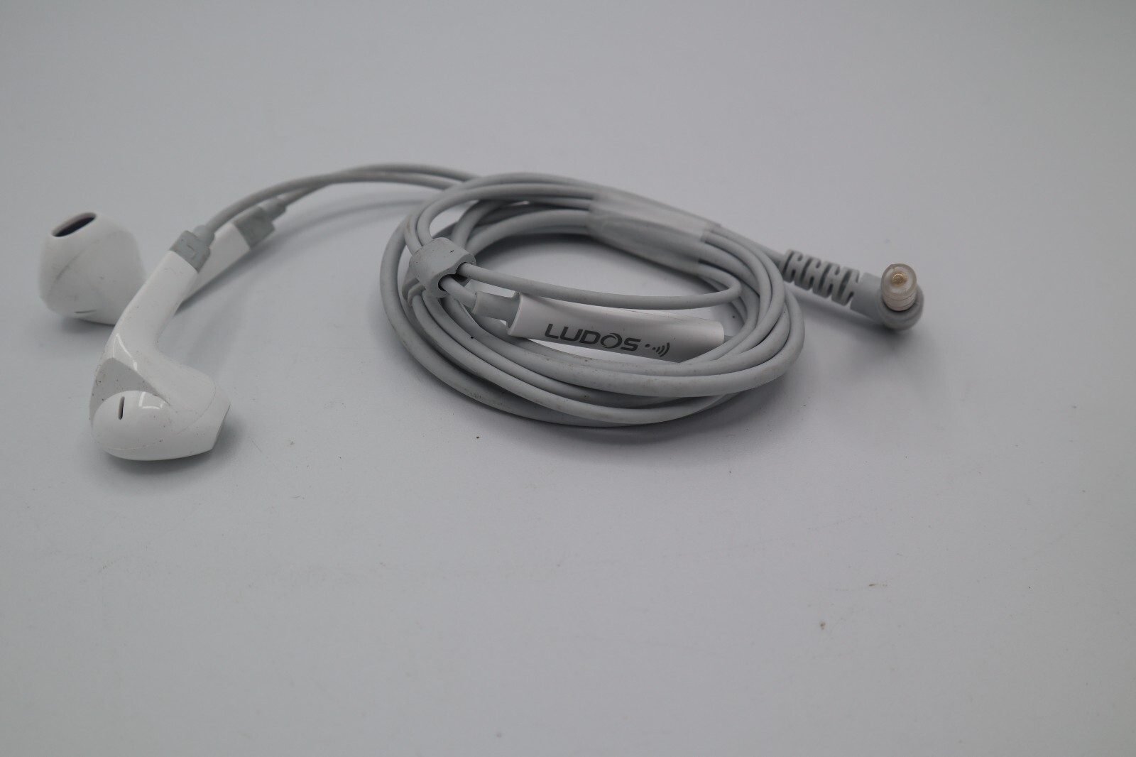 LUDOS FEROX Wired Earbuds in-Ear Headphones, Earphones 40% more Bass Classroom