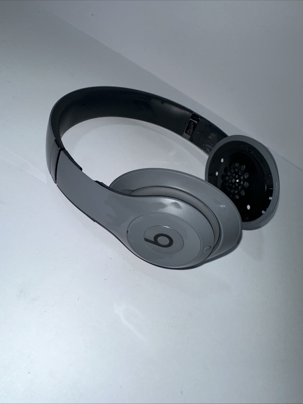 Beats by Dr. Dre Studio3 Over the Ear Wireless Headphones -Grey (Cracked Side⚠️