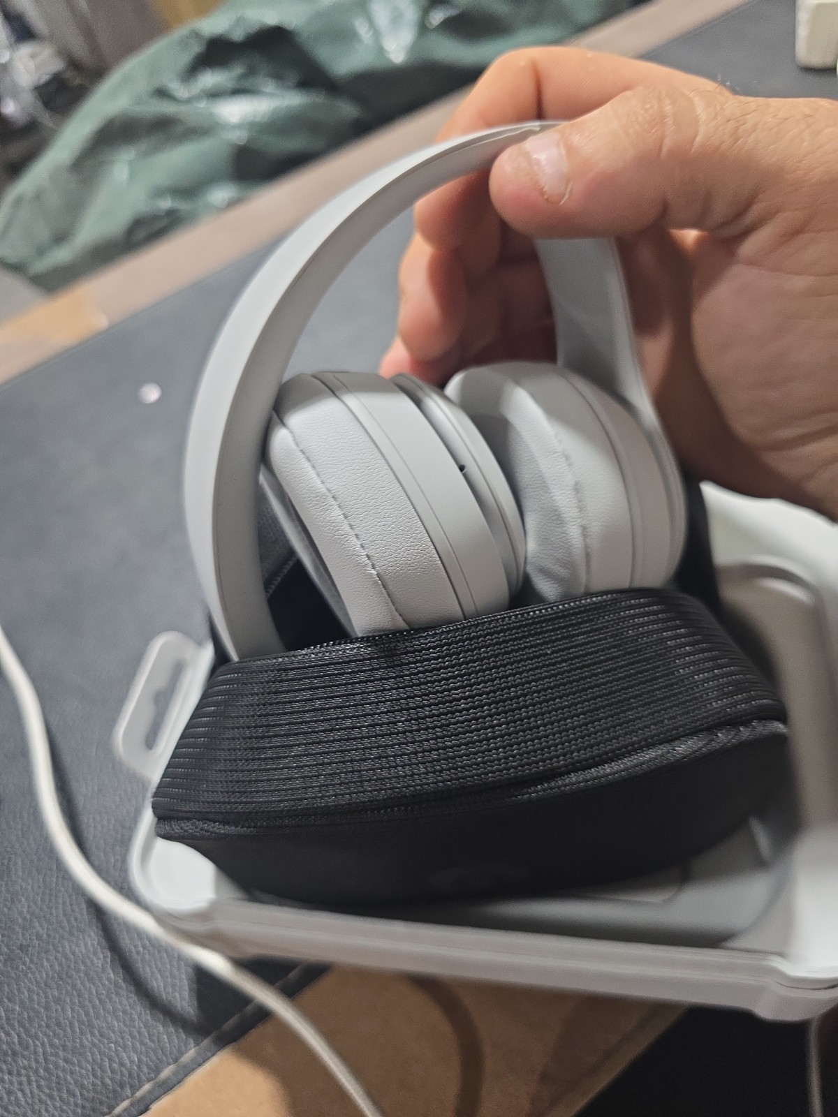 Beat Solo 4 Matte Grey New With Case And Cables