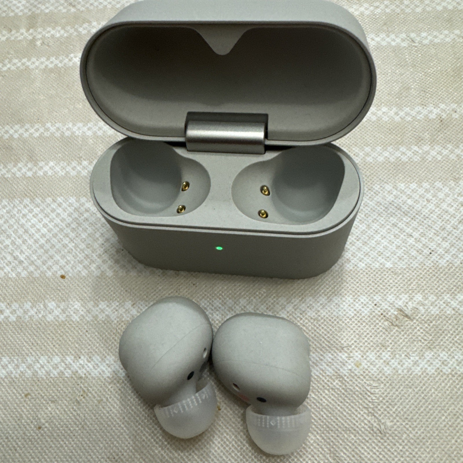 Genuine Sony WF-1000XM6 Wireless Noise Cancelling Earbuds – Platinum Silver