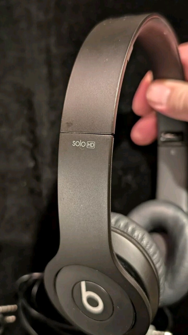 Beats by Dr Dre SOLO HD w/ AUX Cord & Zipper Case Headphones Black Tested