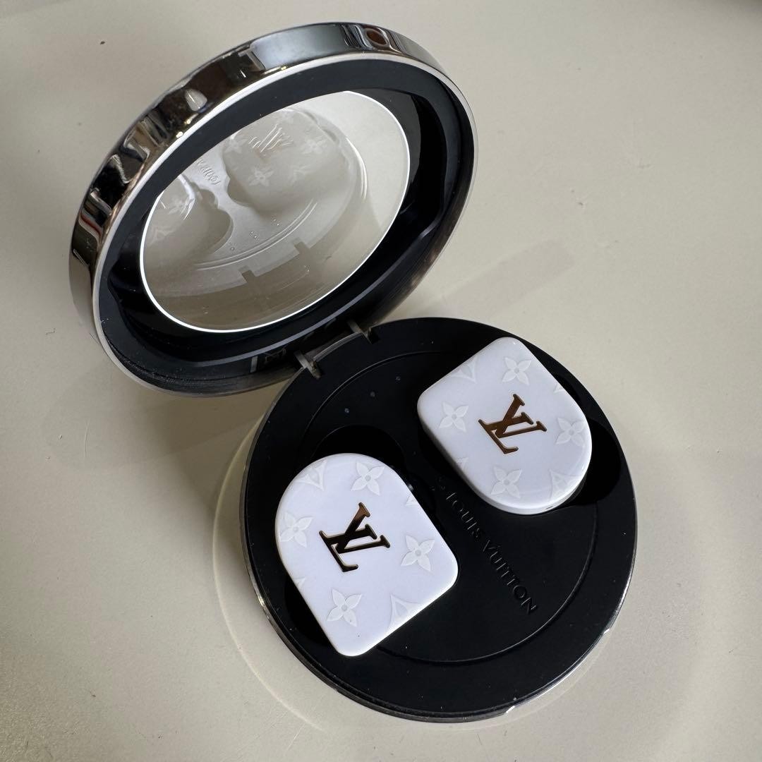 Louis Vuitton Wireless Earphones LV Logo White Gold Earbuds Charging Case O56