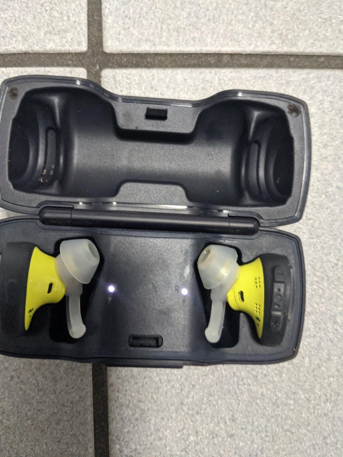 Bose 774373-0010 SoundSport Wireless In-Ear Headphones – Black