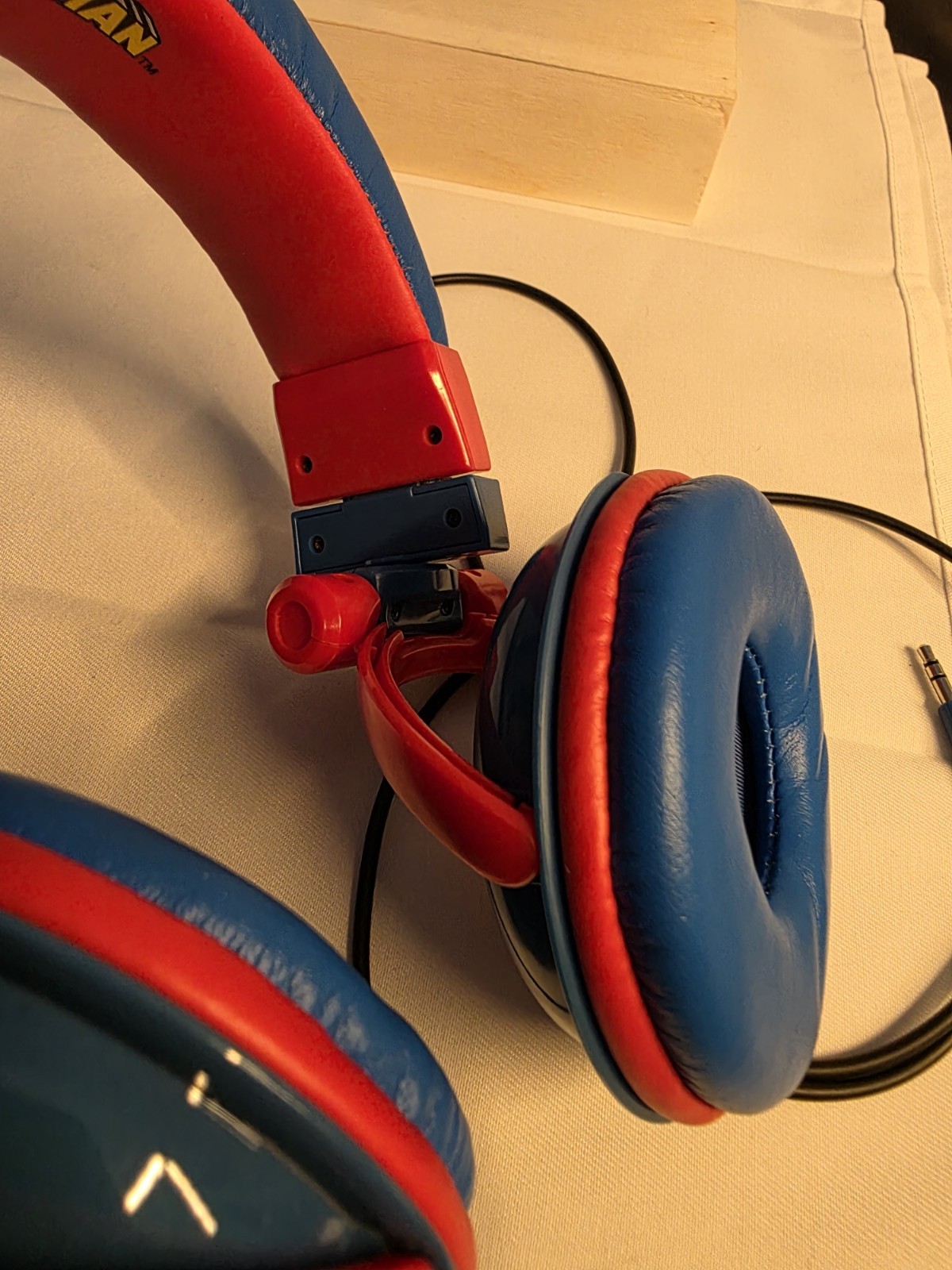 Kid Safe Headphones Superman DC Comics Logo Ages 3 – 9 Volume Limiting. 4ft cord