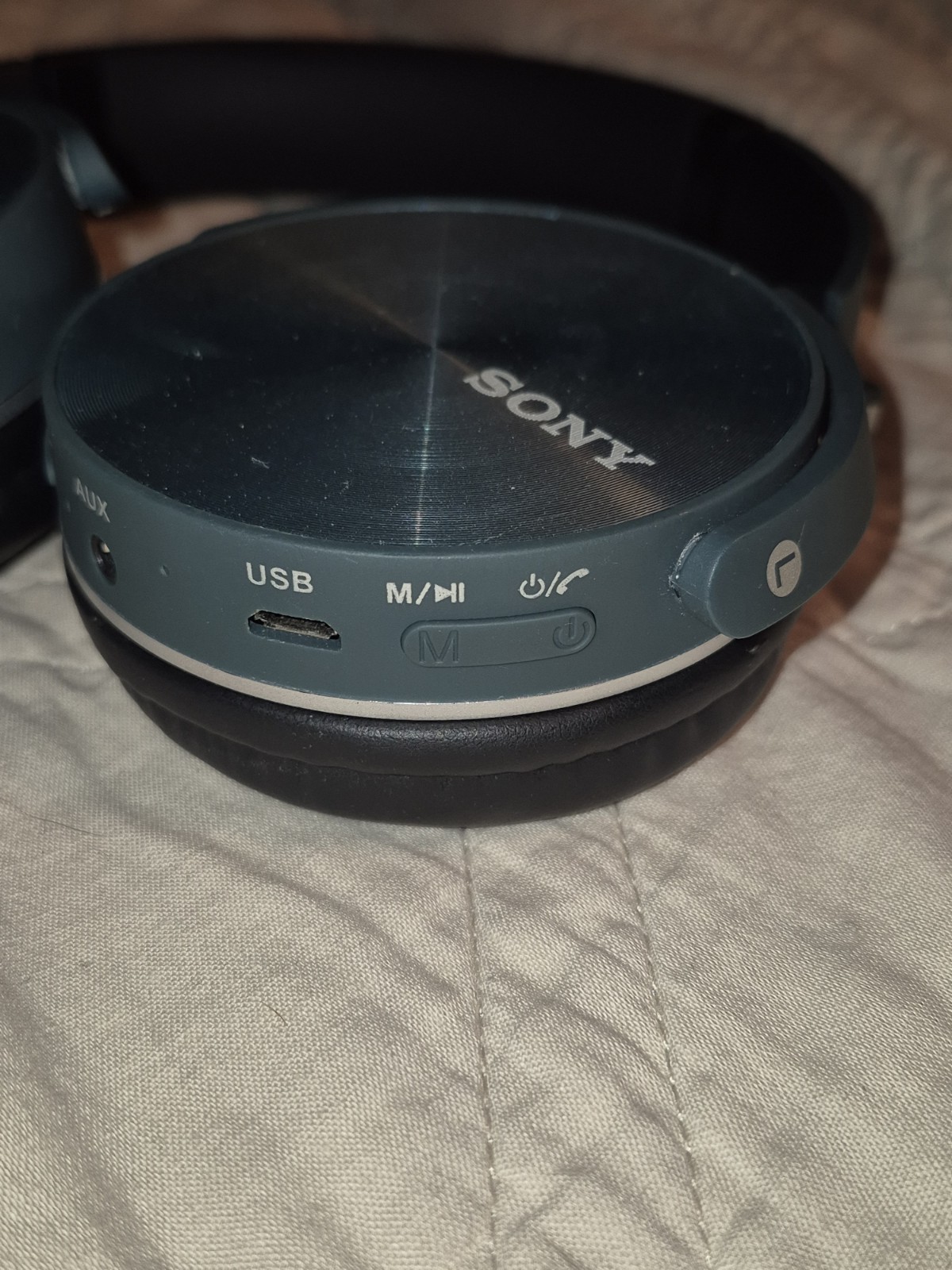 Sony MDR-XB950BT? Bass Boost Bluetooth Wireless Headphones Over-Ear Micro USB