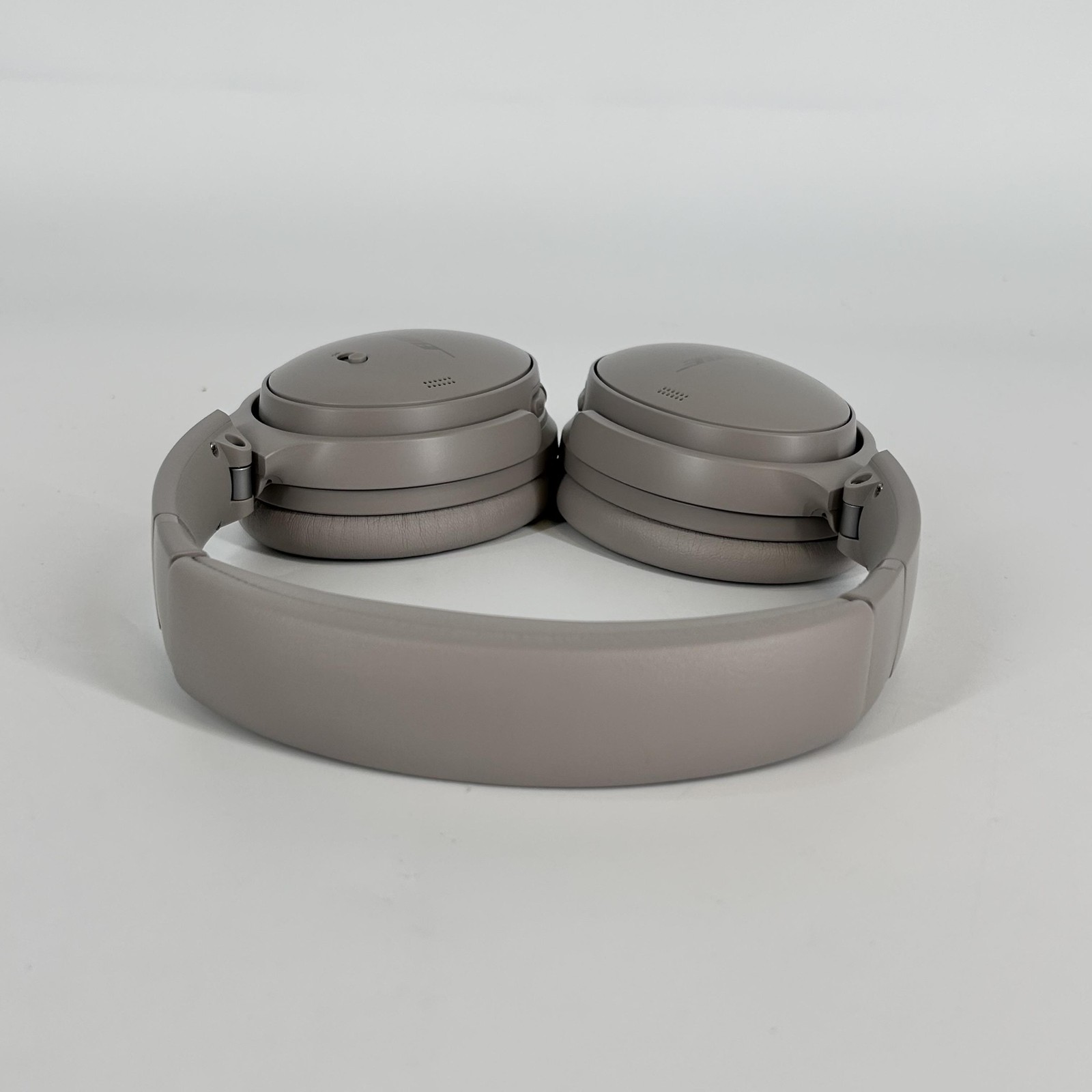Bose QuietComfort Headphones Beige w/ Case/Charger – Very Good Condition
