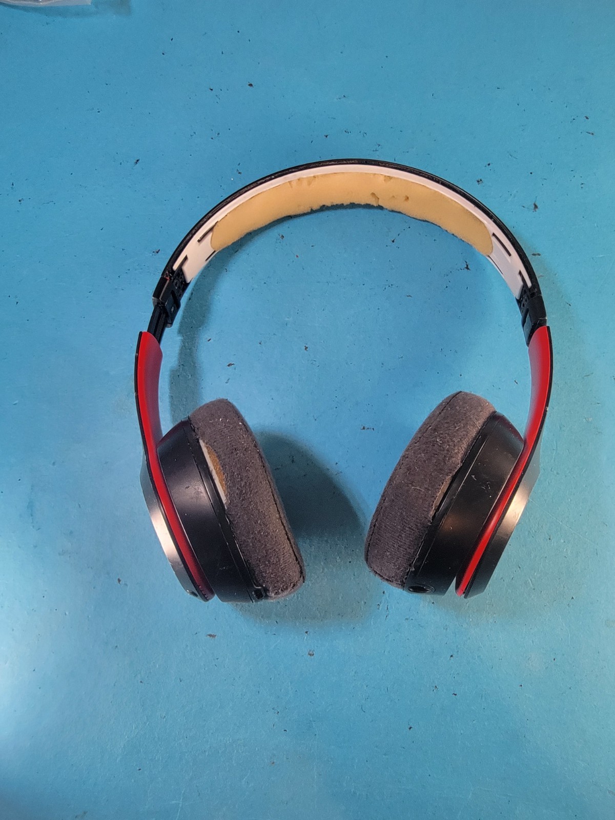 Beats Solo3 Wireless On-Ear Headphones A1796 *missing Cusion