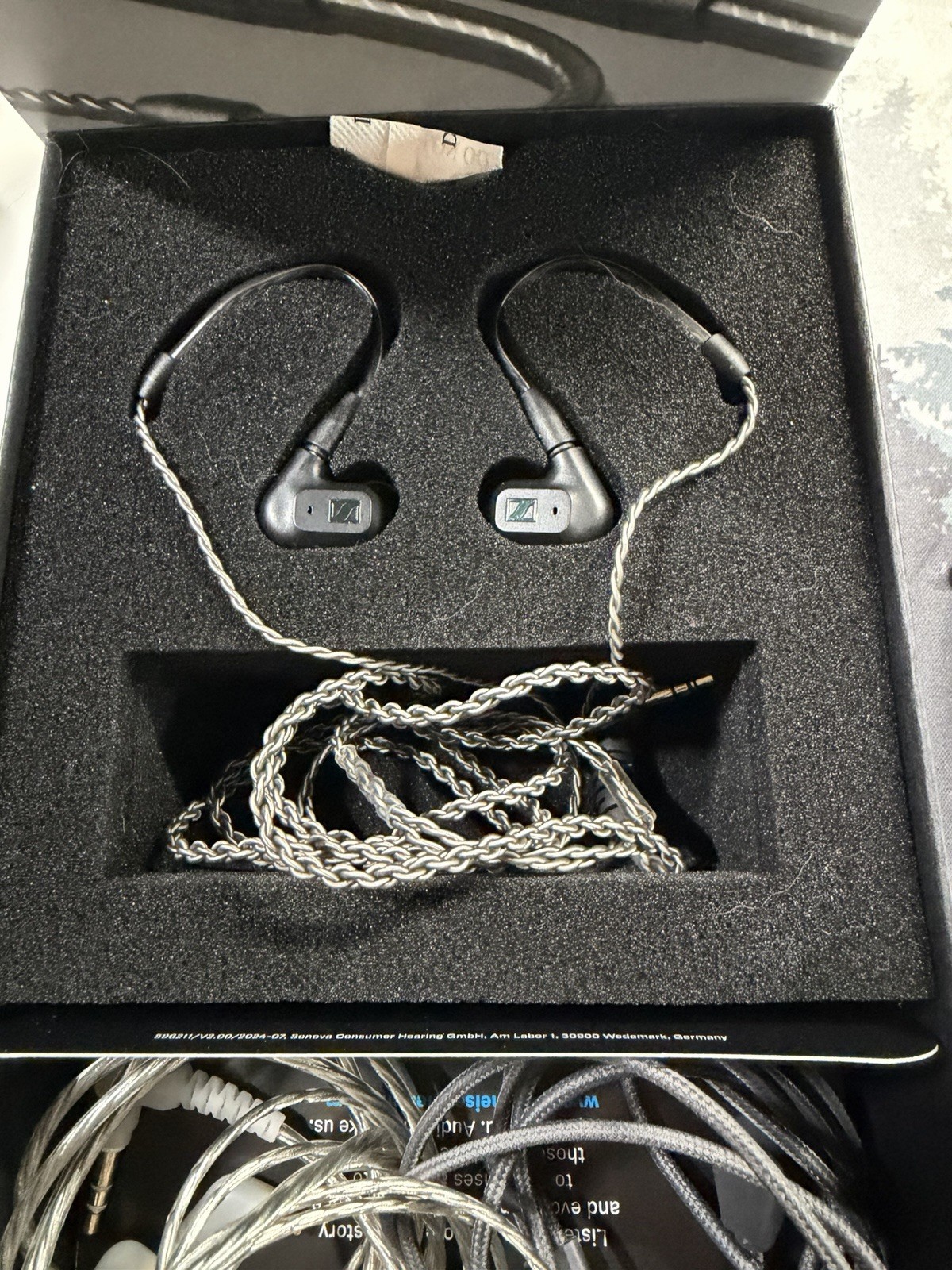 Sennheiser IE 200 Earphones – Black With 4.4mm Balanced And 3.5mm Se Cables iEMs