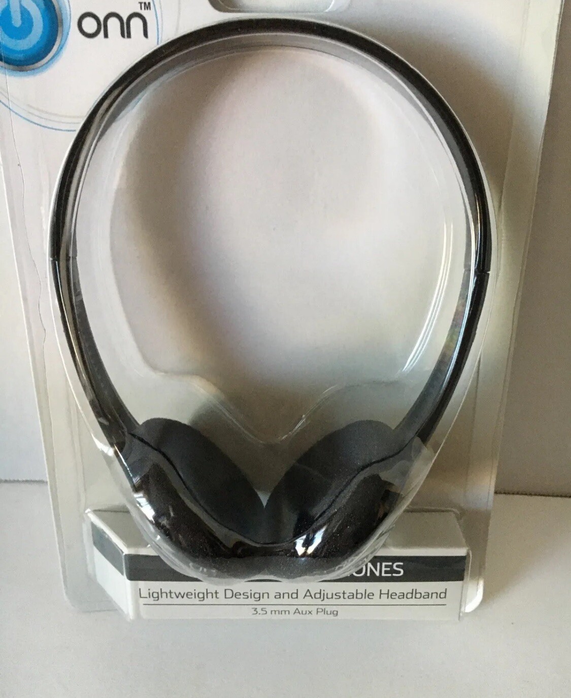 ONN ON EAR 3.5 mm Aux Plug Black Adjustable Headphone New and Sealed 