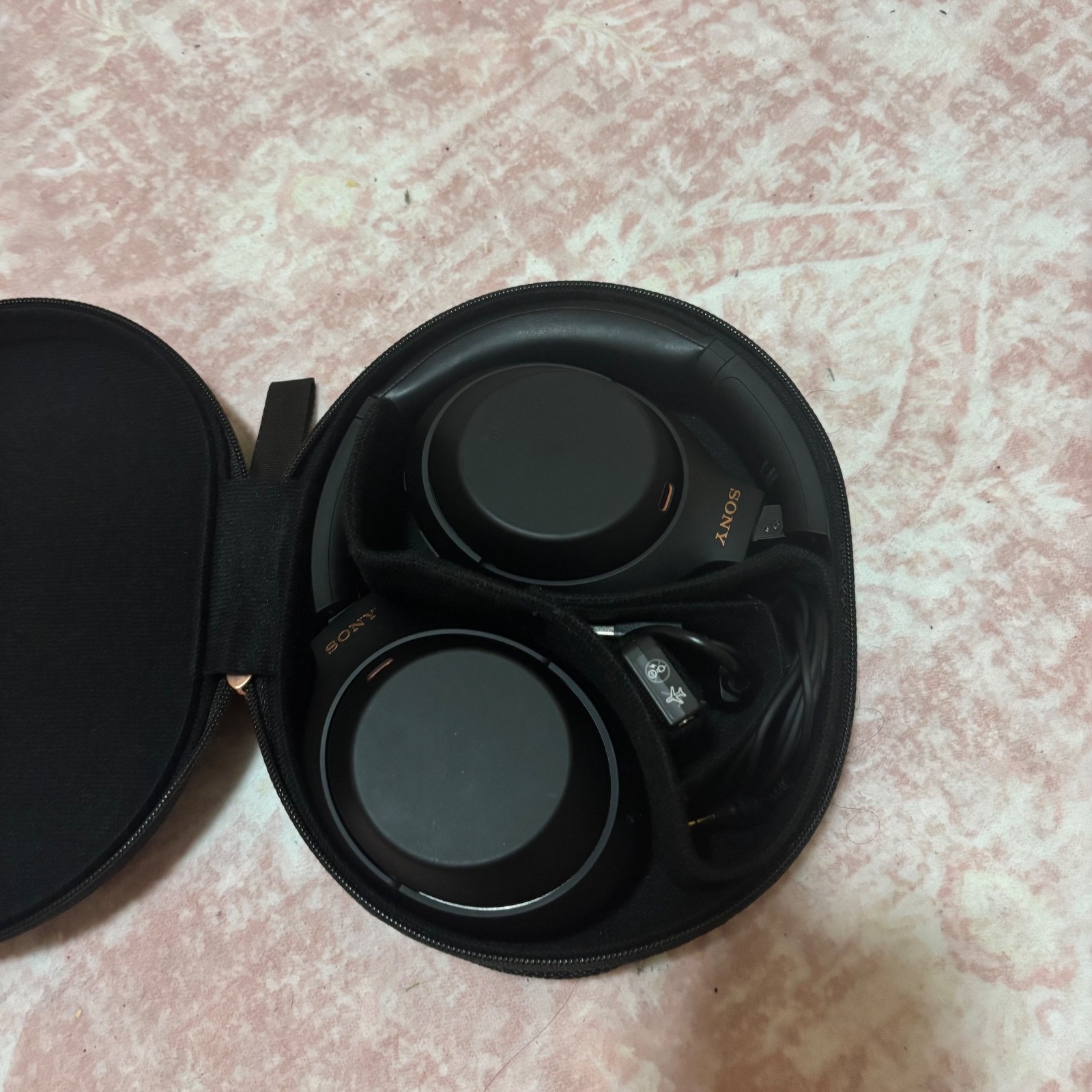 Black Sony WH-1000XM4 Noise Cancellation Headphones & Case